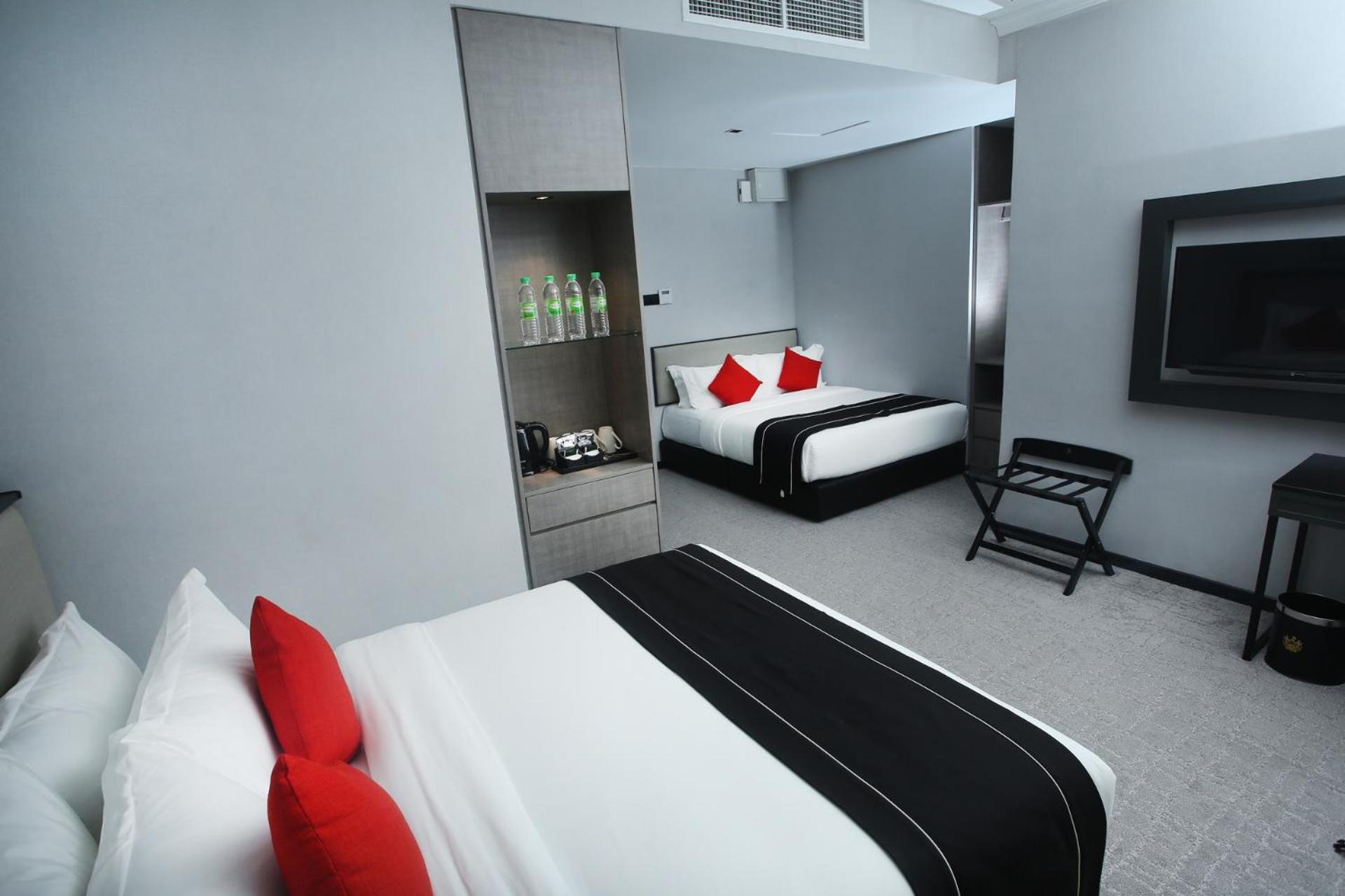 Deluxe Family Room - Photo 1