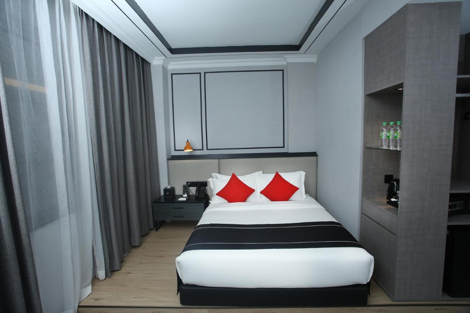 Deluxe Family Room - Photo 2