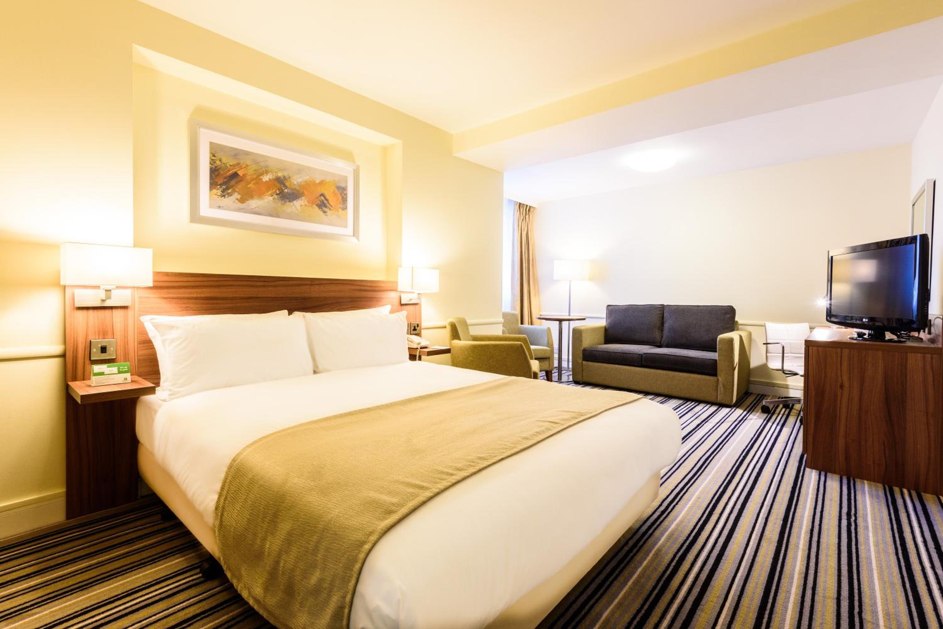 Premium Double Room with sofa bed - Photo 11