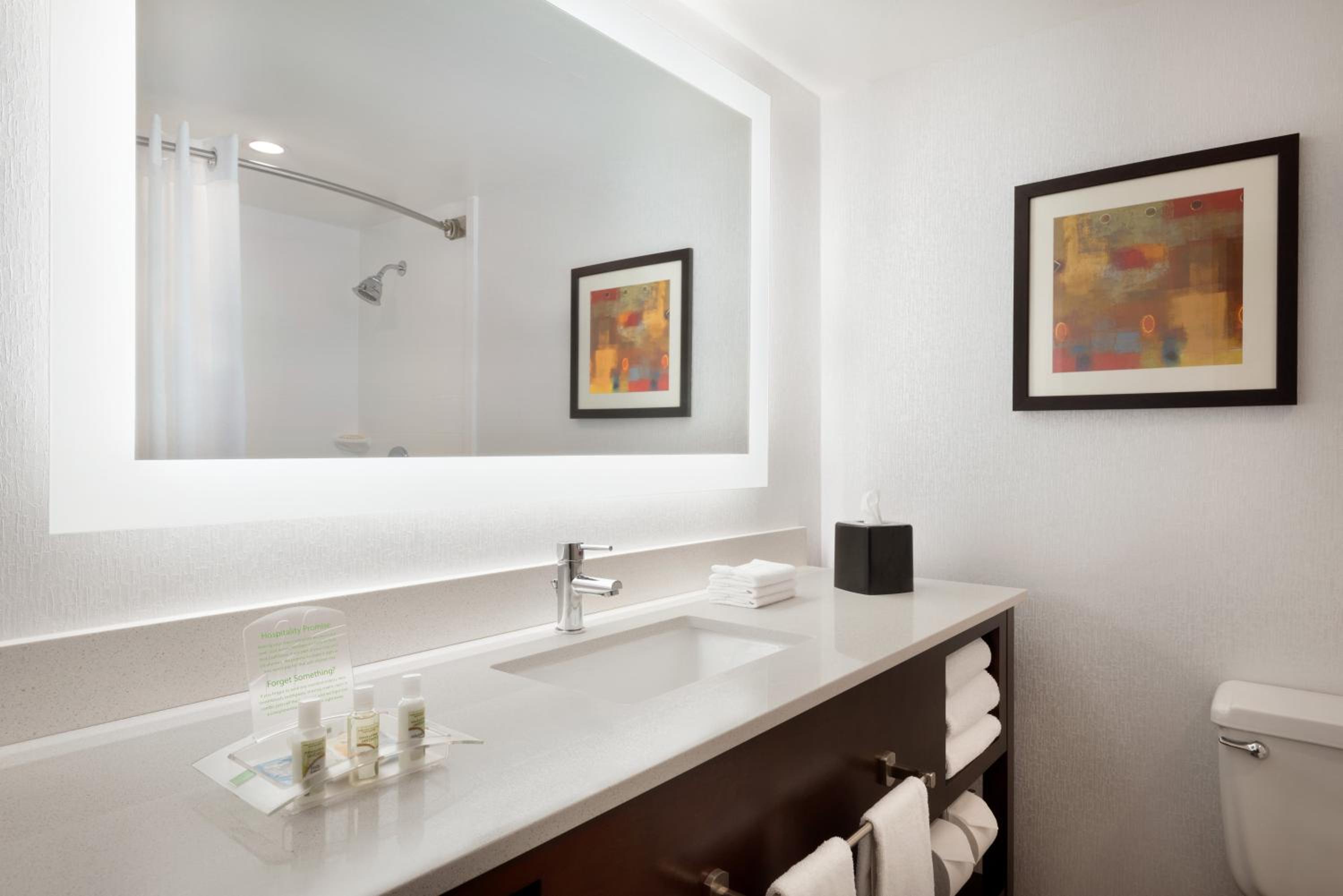 Standard King Room - Photo 3