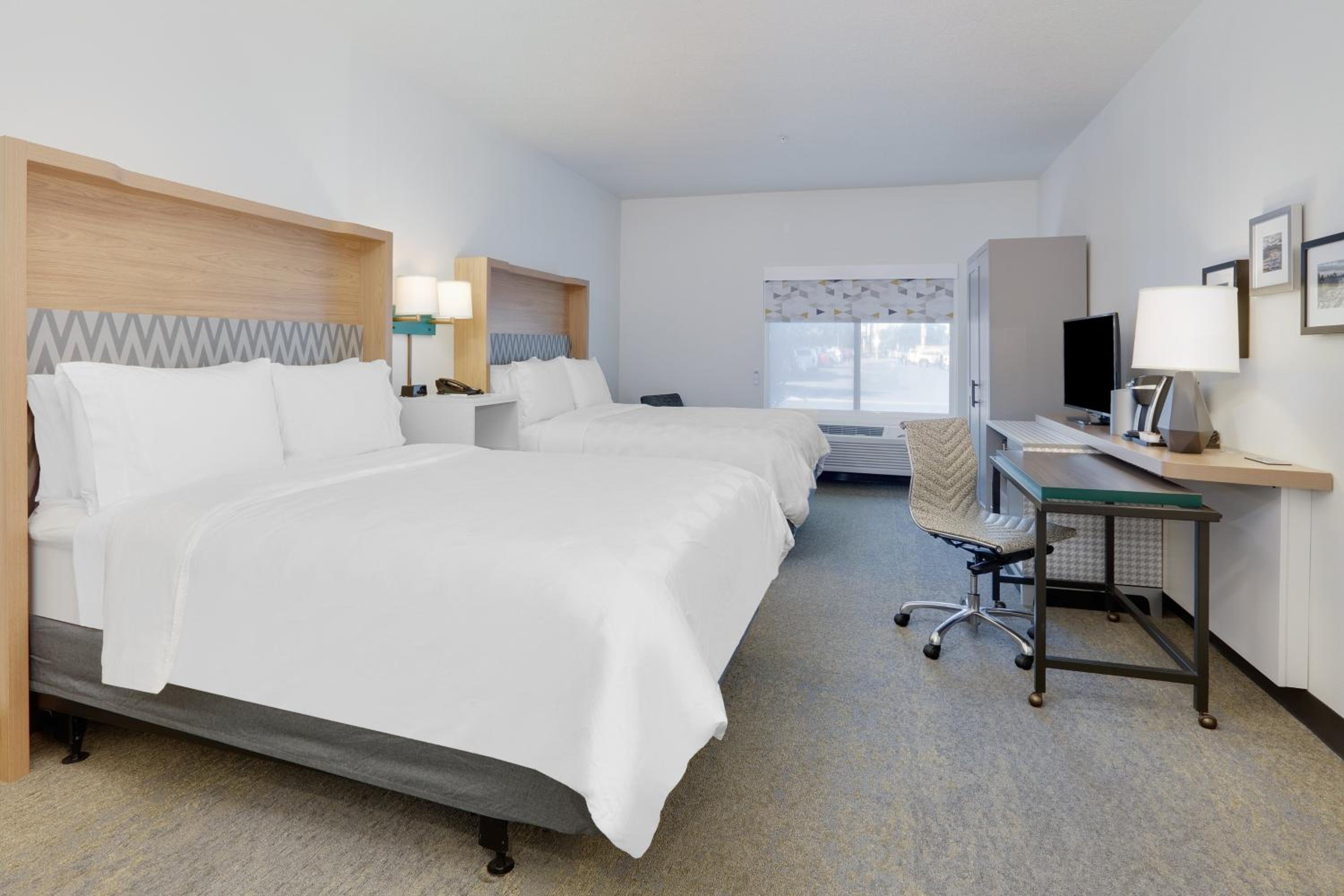 Standard Queen Room with Two Queen Beds - Communications Accessible - Photo 2