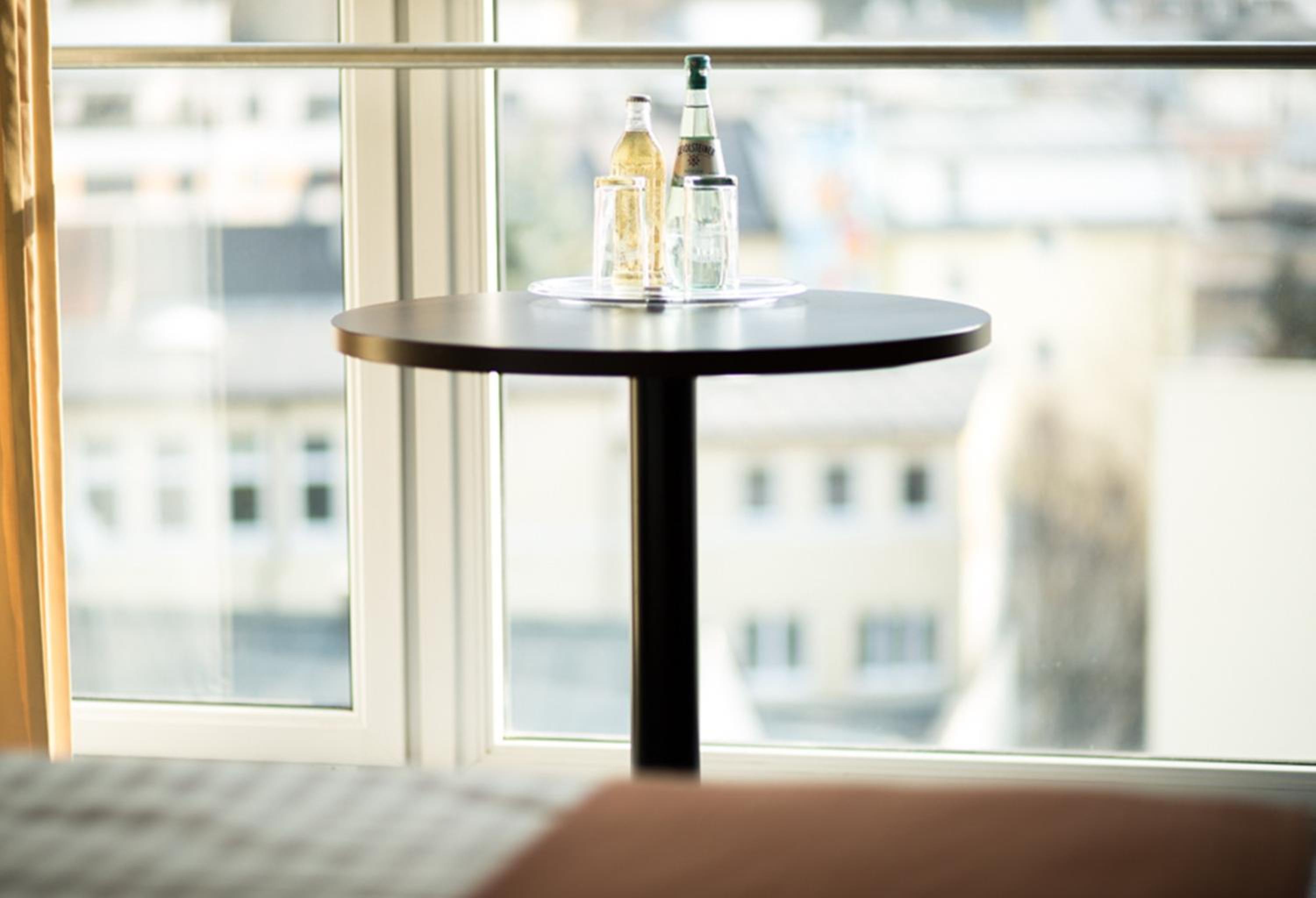 King Room with Mountain View - Non-Smoking - Photo 4