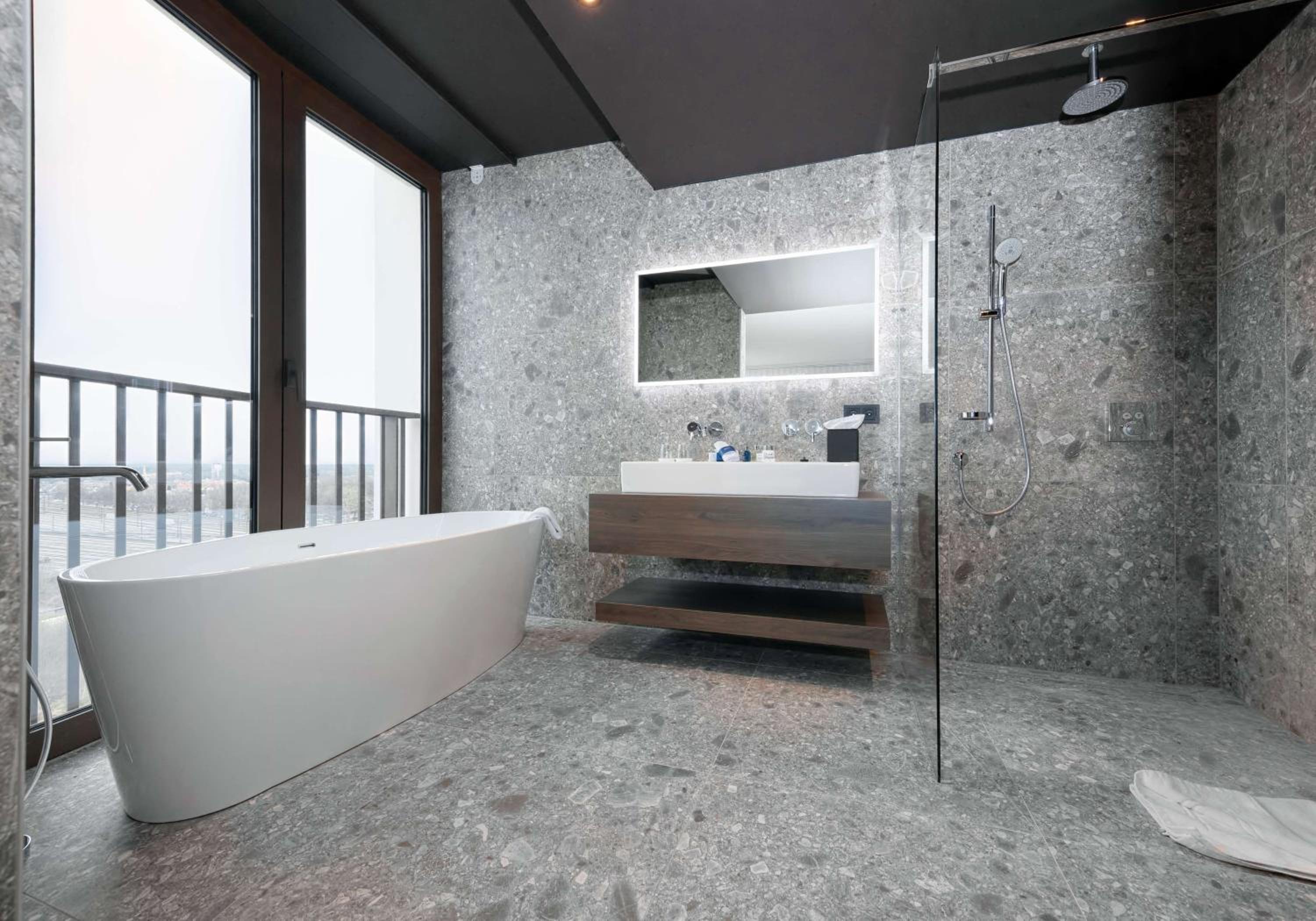 One-Bedroom Suite with Balcony