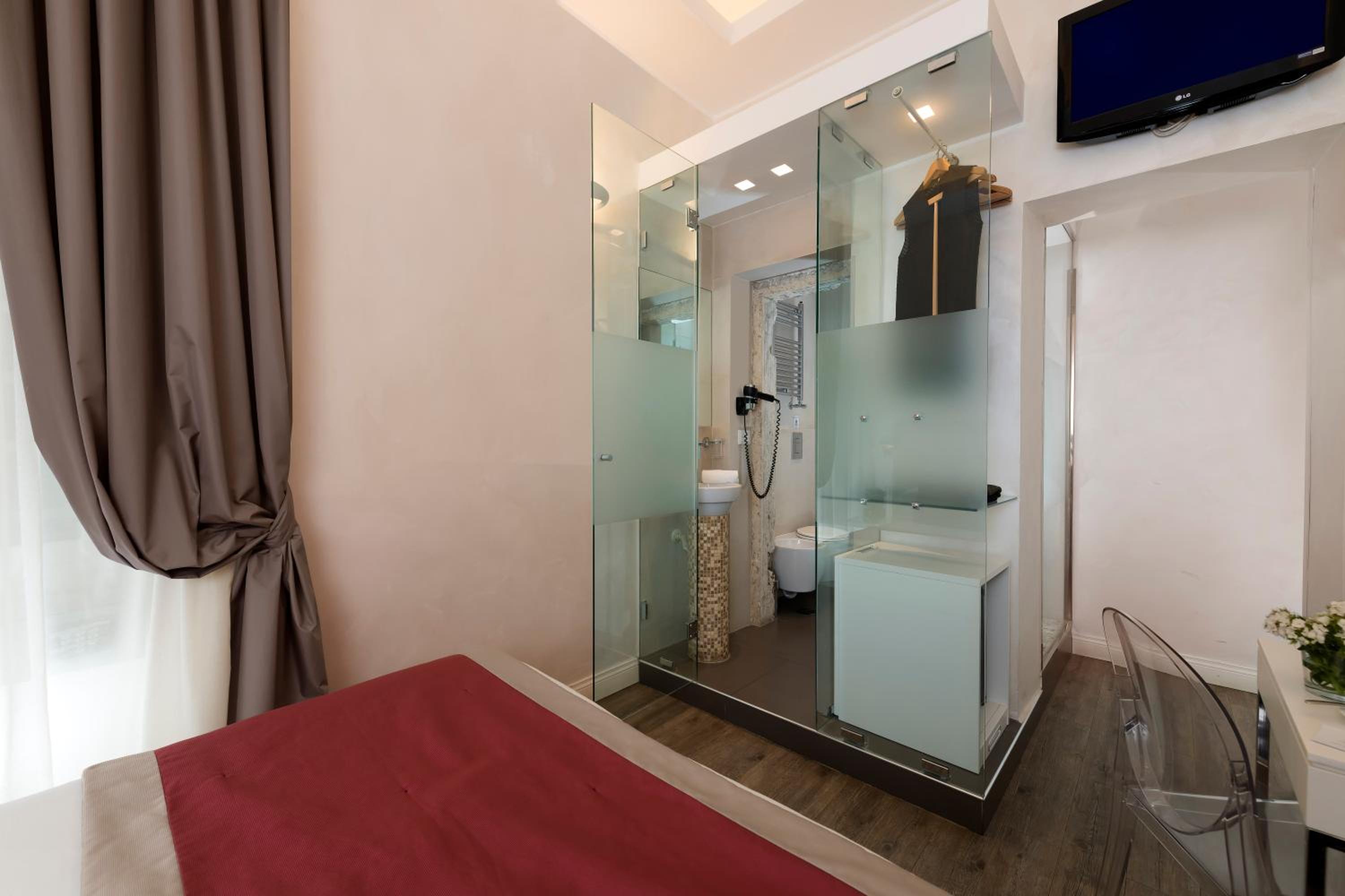 Small Double Room photo 3