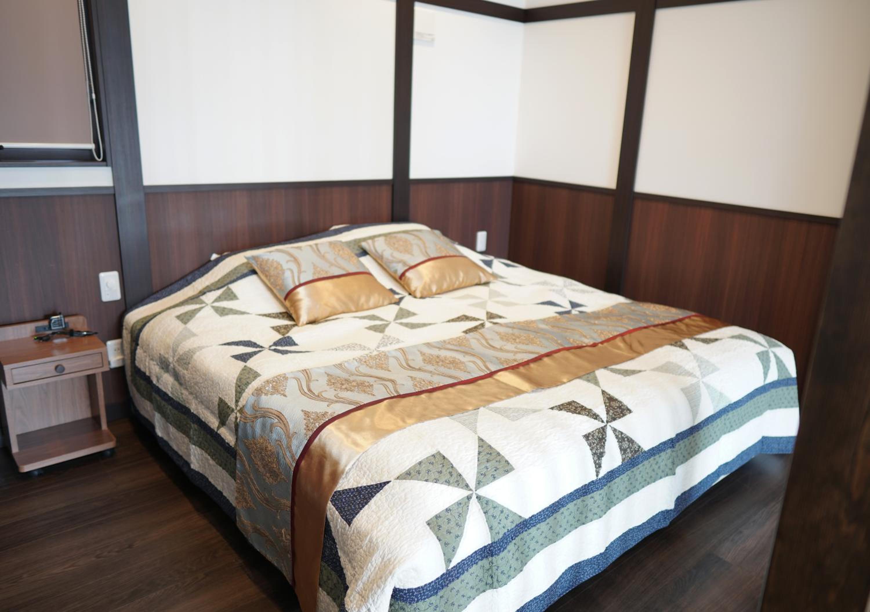 King Bed Room with Tatami Area