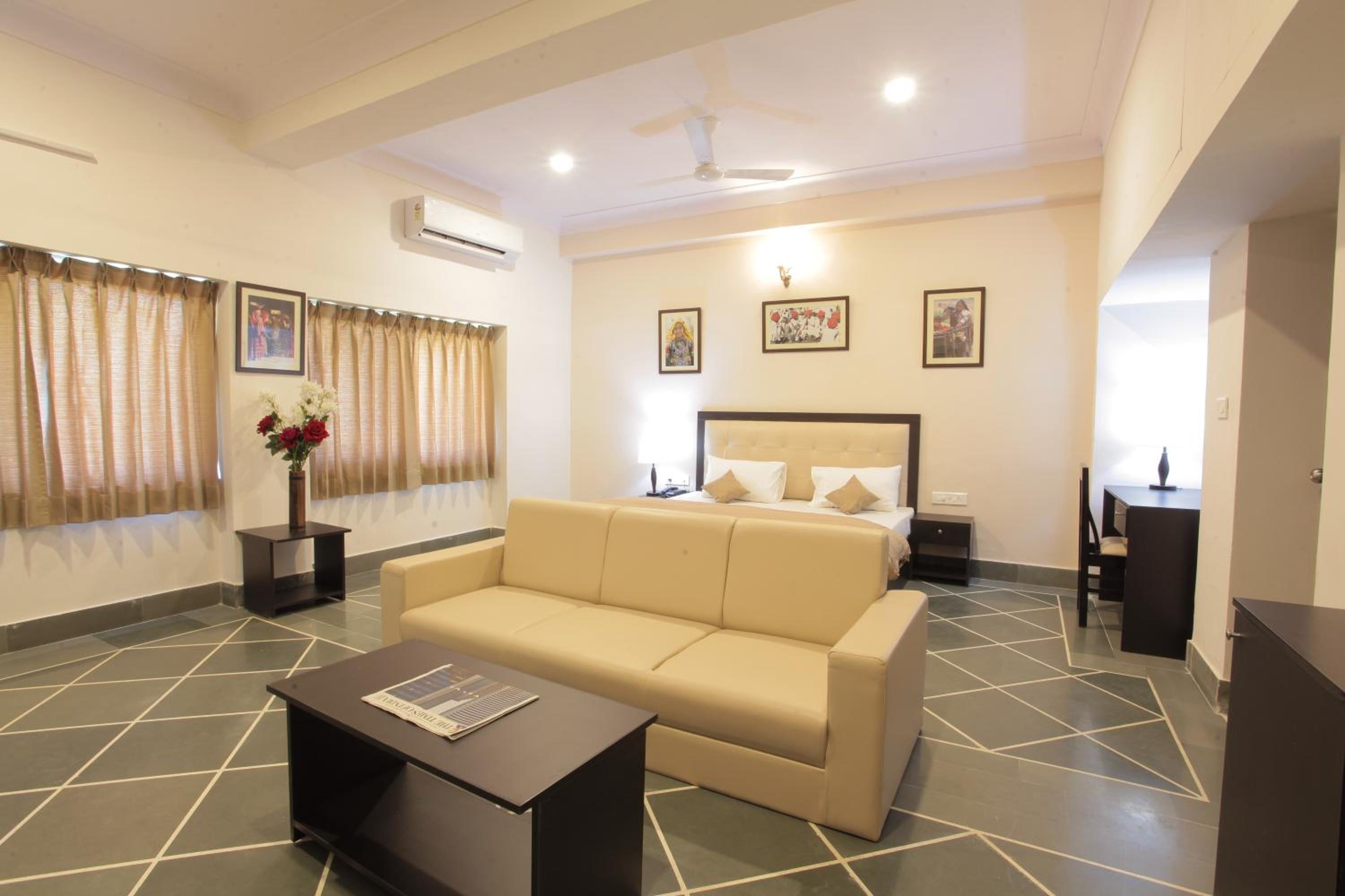 Deluxe King Room photo 2