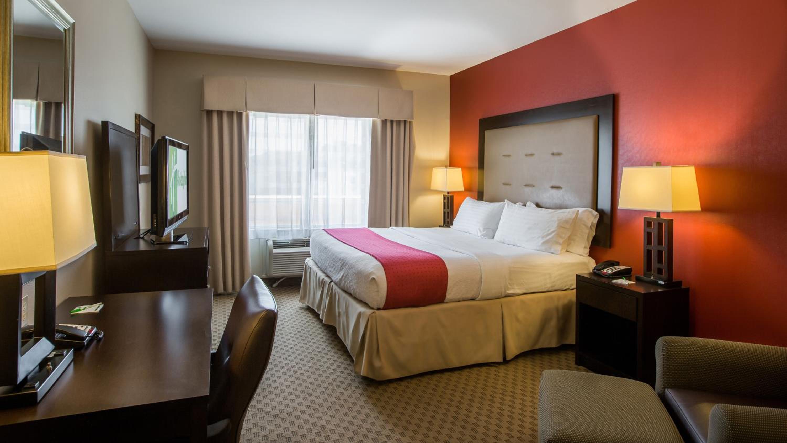 One-Bedroom King Suite - Photo 1