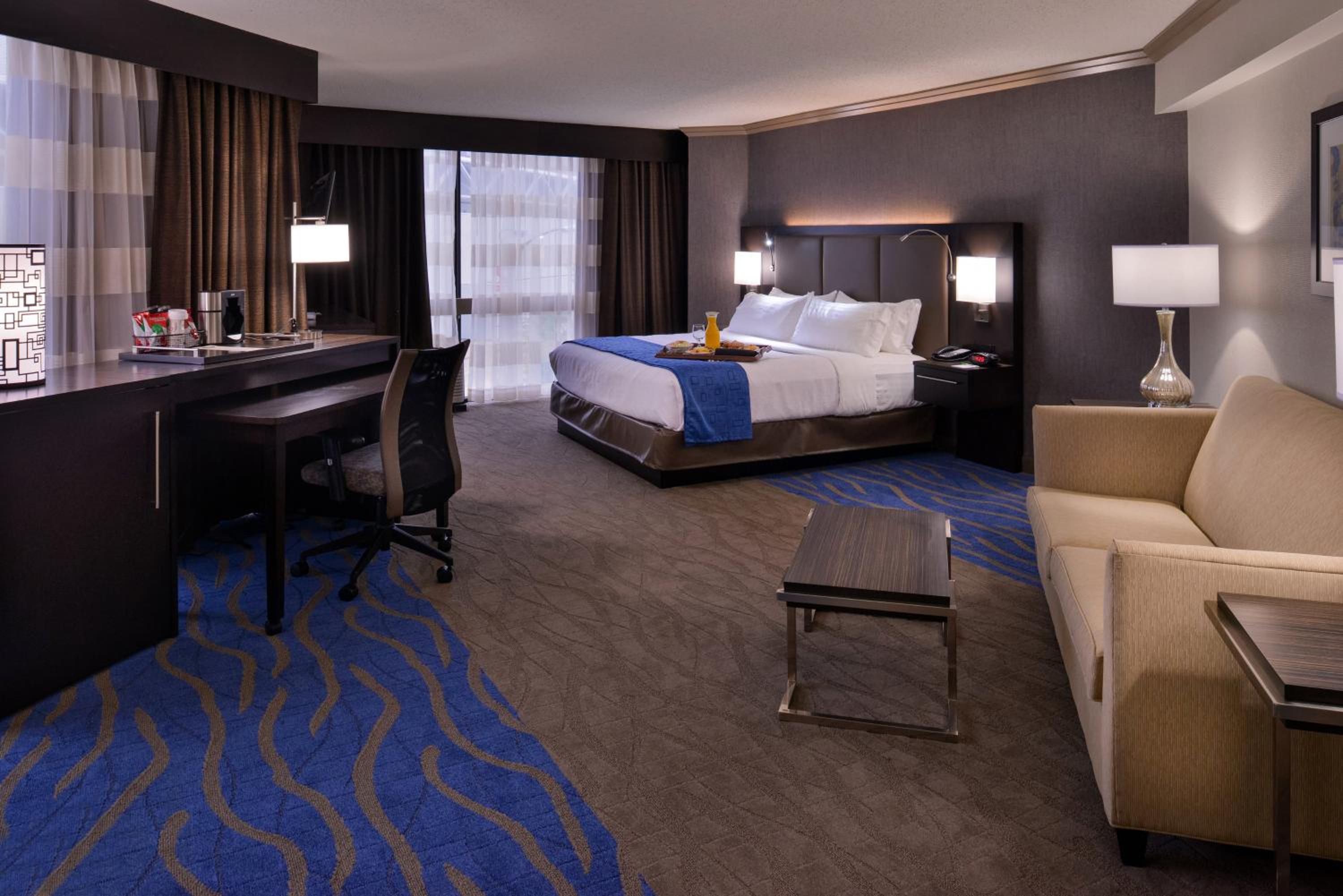 One-Bedroom Suite - Photo 1