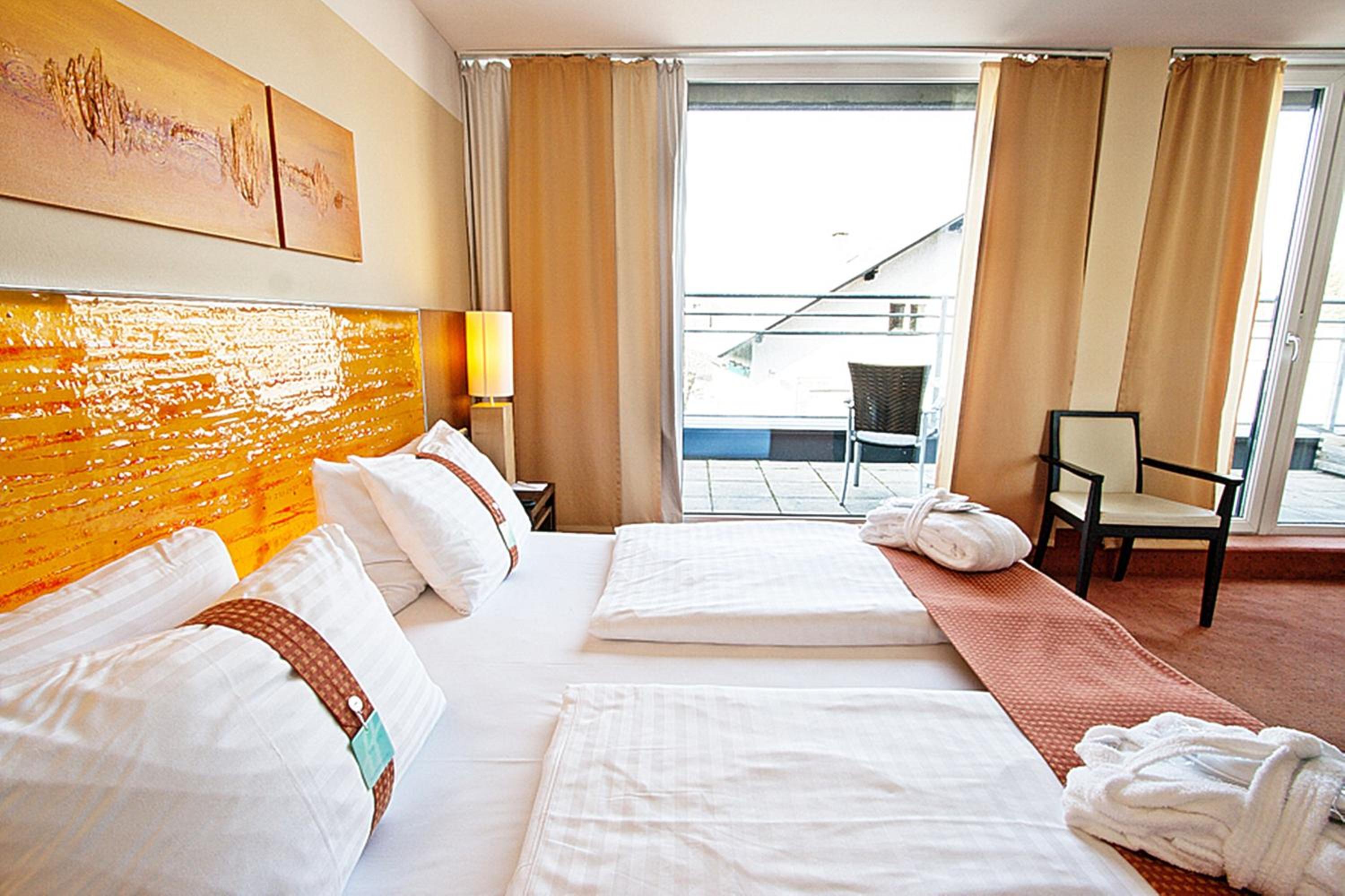 Premium Twin Room - Photo 17
