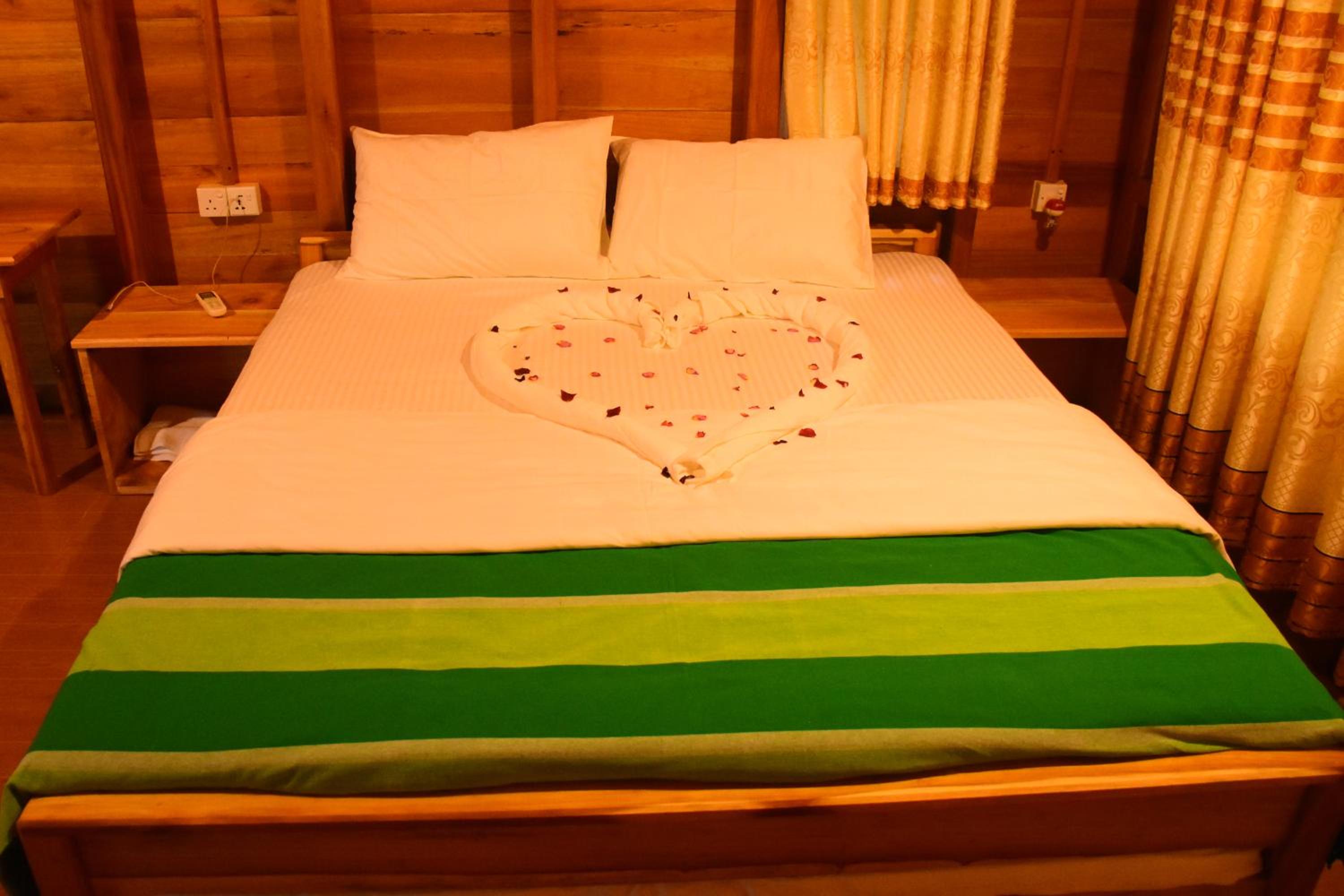 Deluxe Double Room with Balcony photo 3