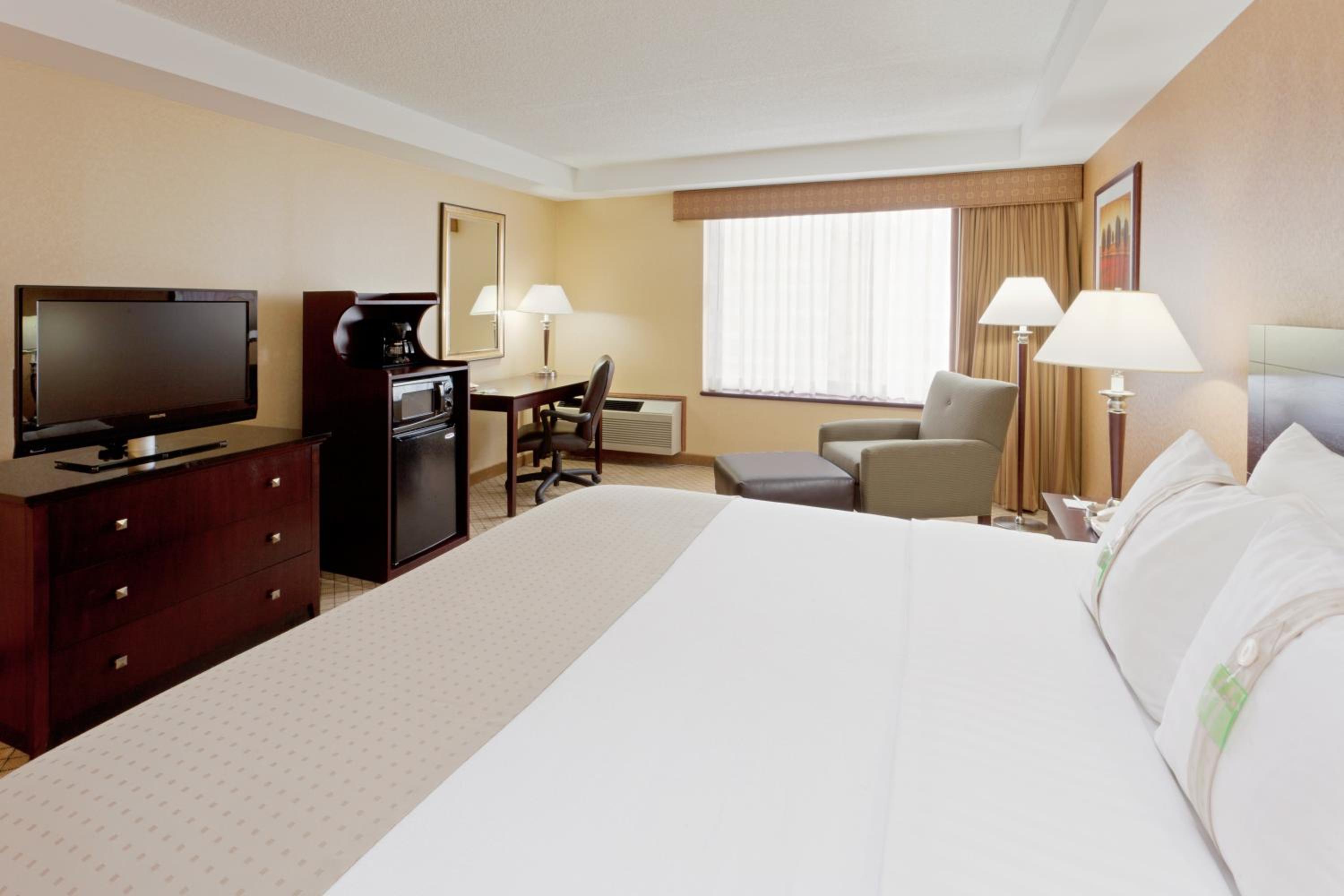 Executive King Room - Non-Smoking - Photo 2