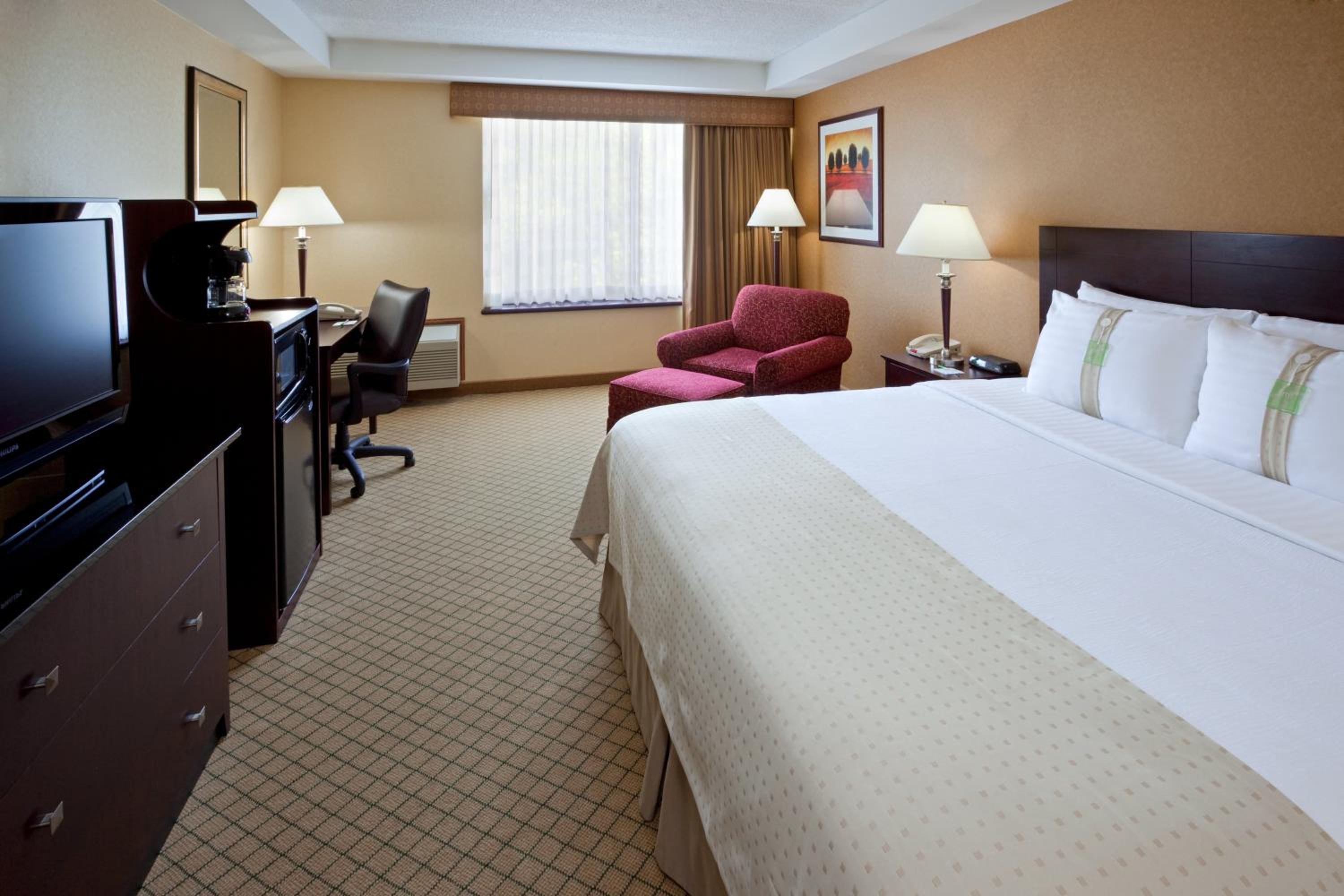 Executive King Room - Non-Smoking - Photo 3