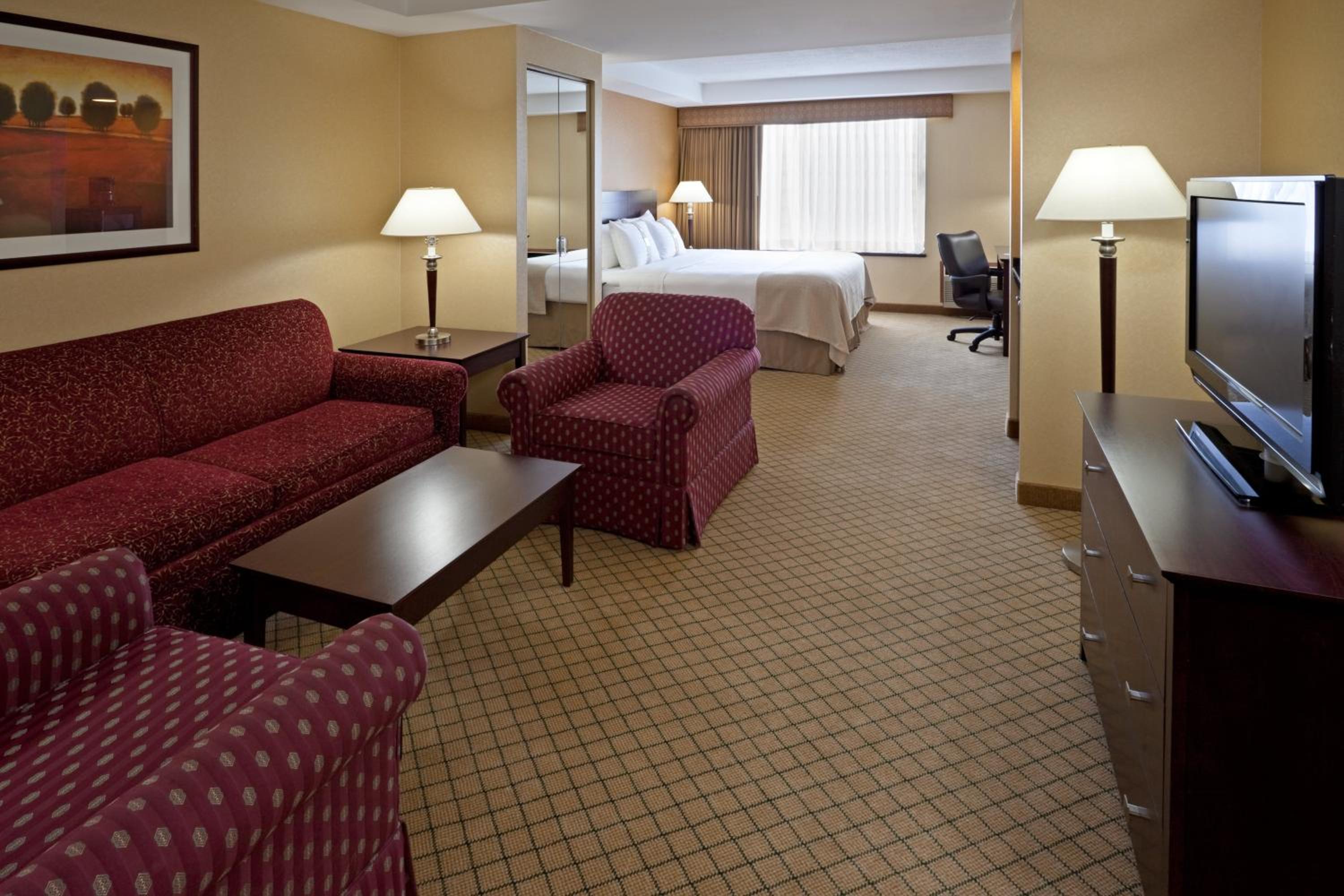 Executive King Suite - Non-Smoking - Photo 2