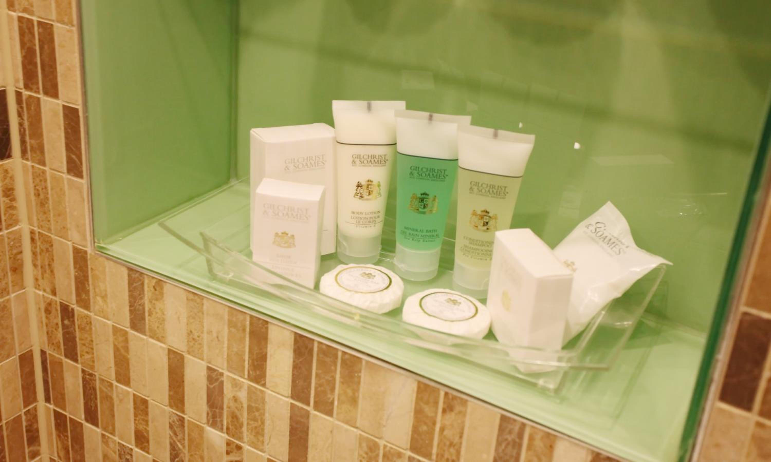 Premium King Room - Photo 2