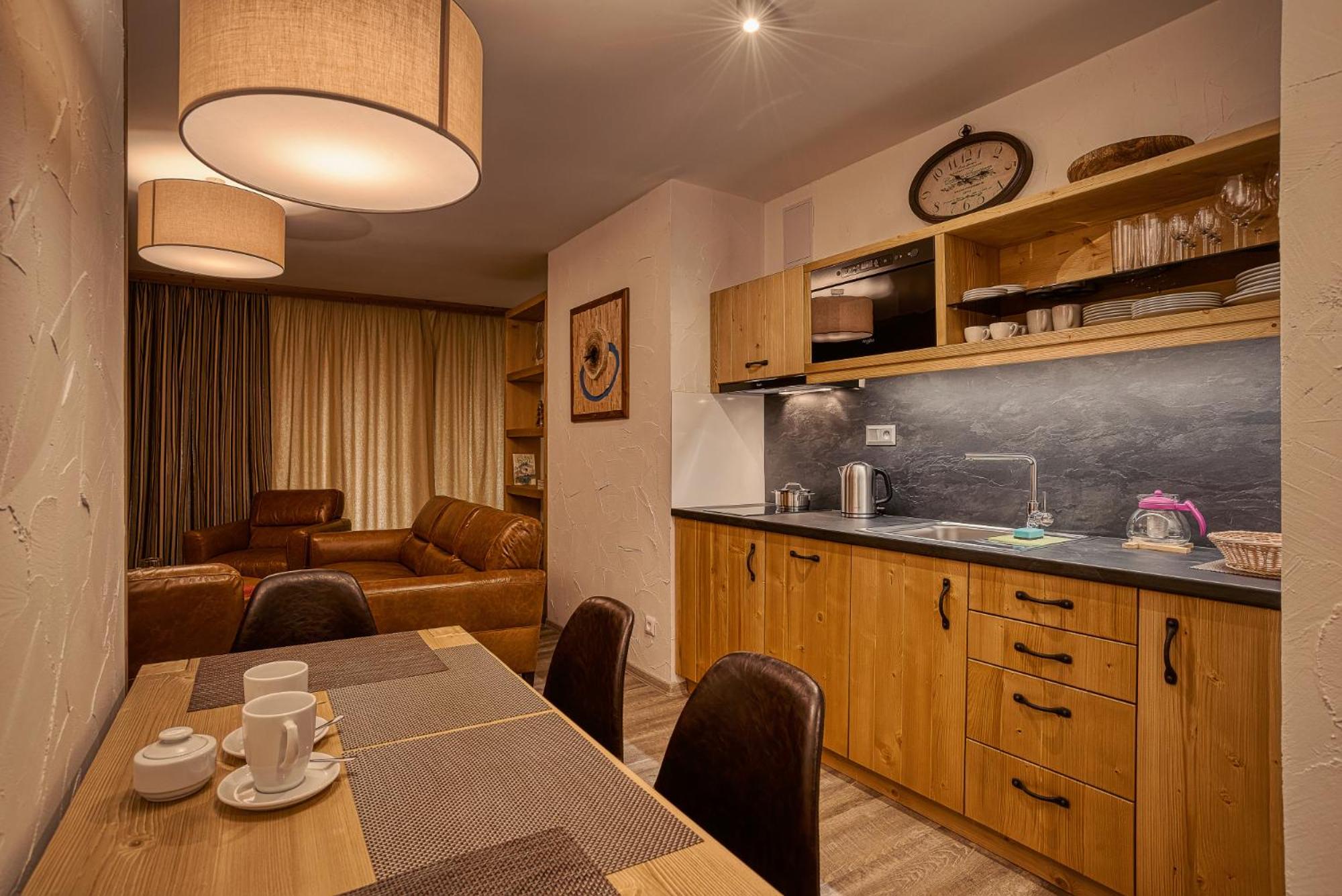 Apartment with Mountain View - Photo 3