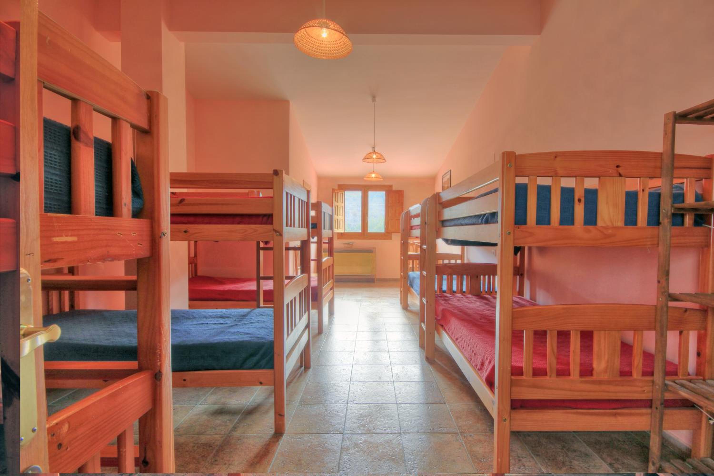 Habitación de dormitorio mixta para 8 personas