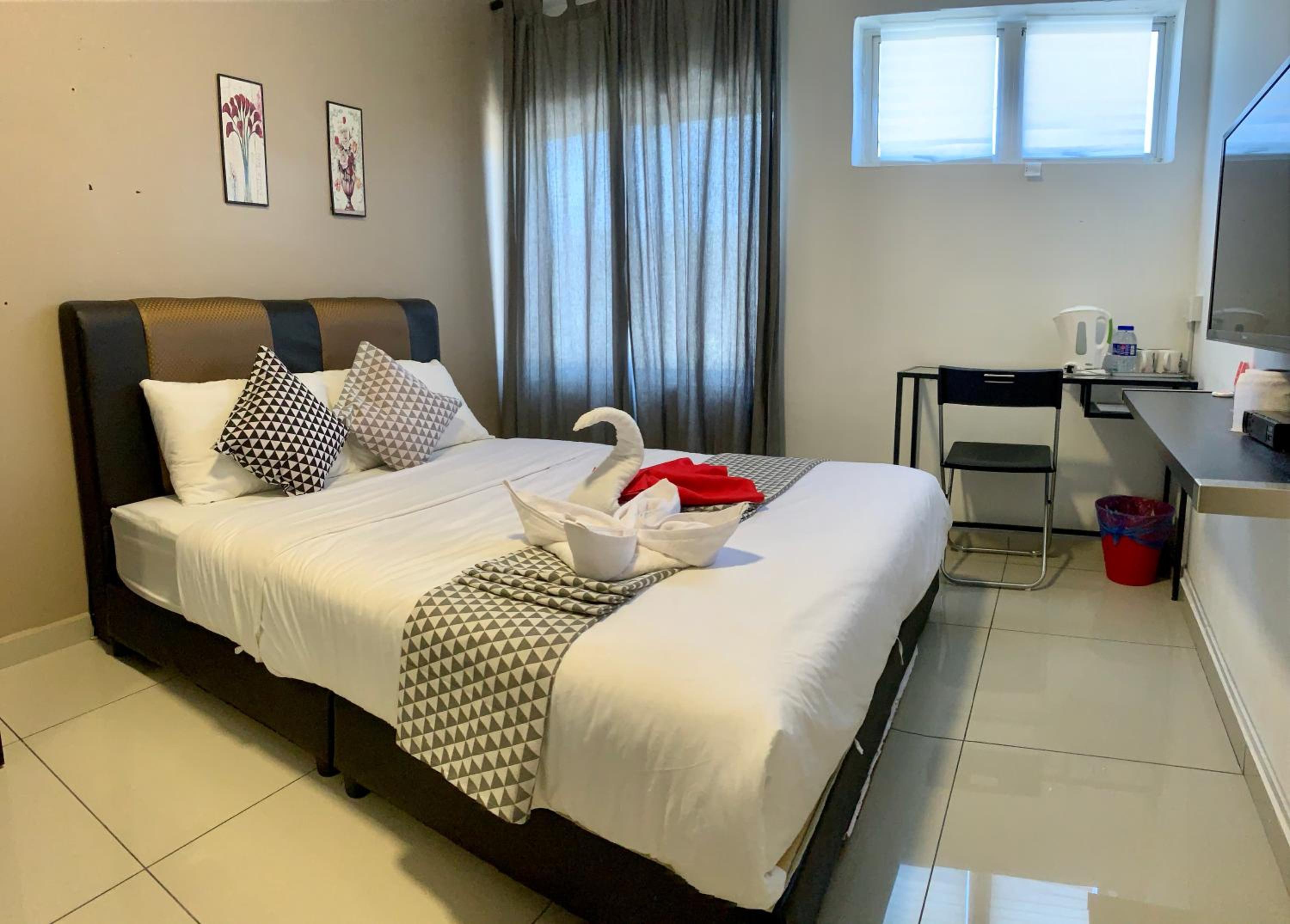 Deluxe Queen Room - Photo 2