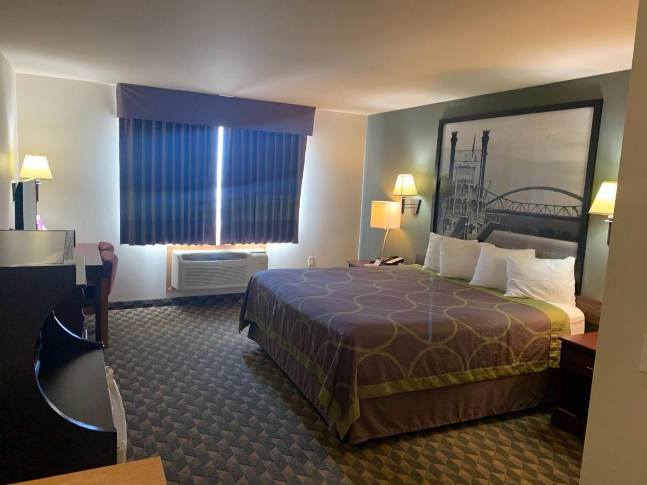 King Room - Non-Smoking - Photo 1