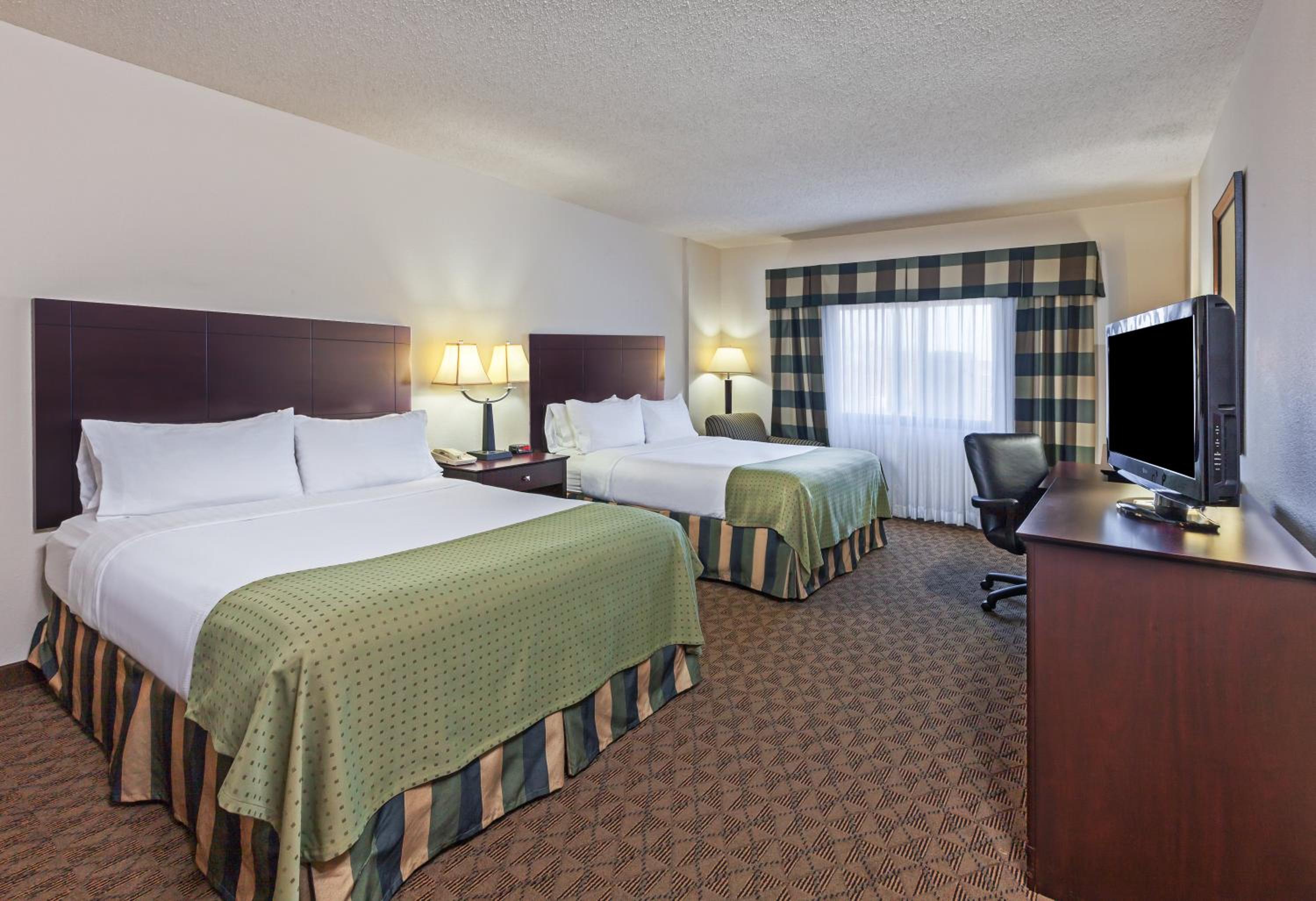 Queen Room with Two Queen Beds - Hearing and Mobility Accessible