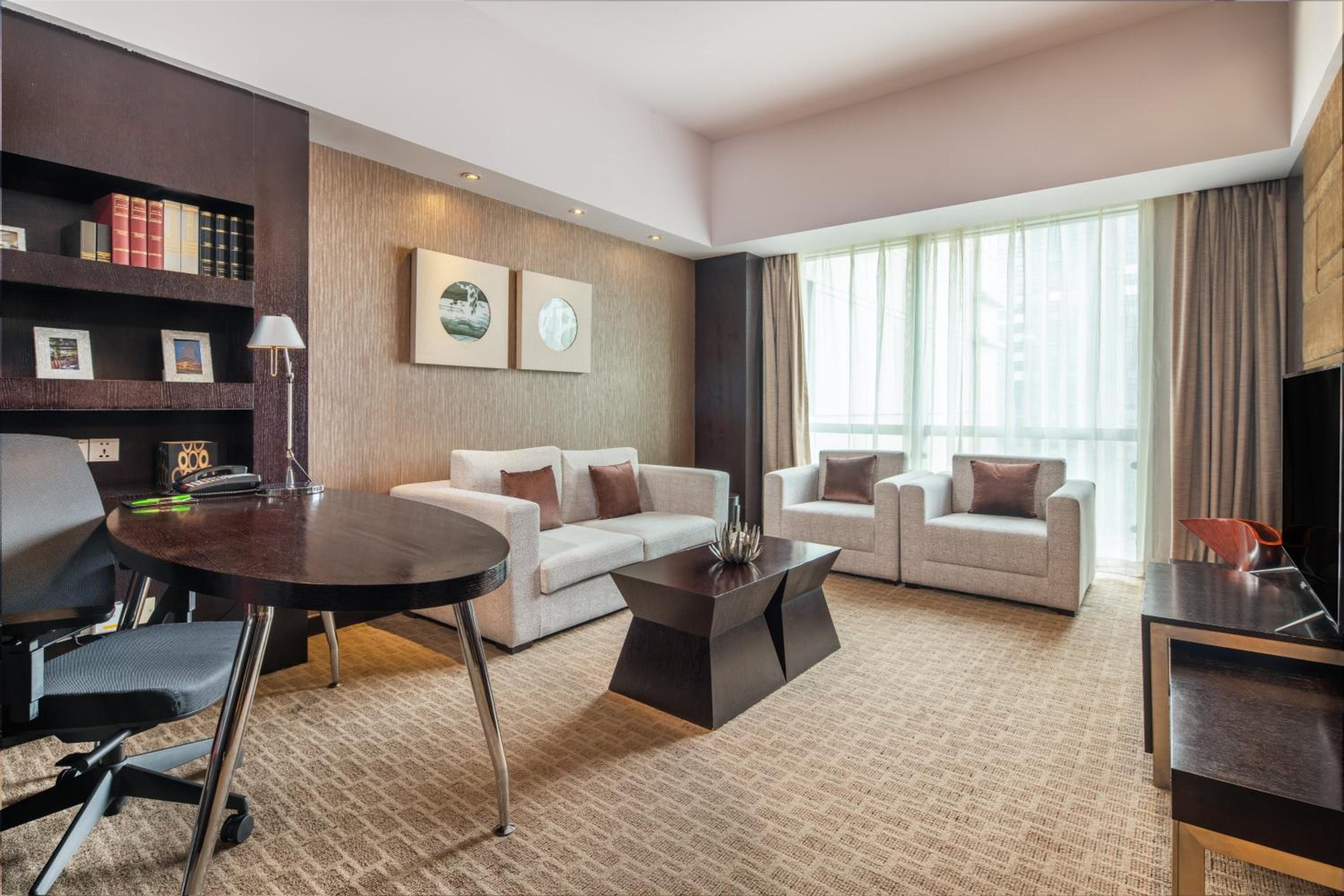 One-Bedroom Suite Lounge Access