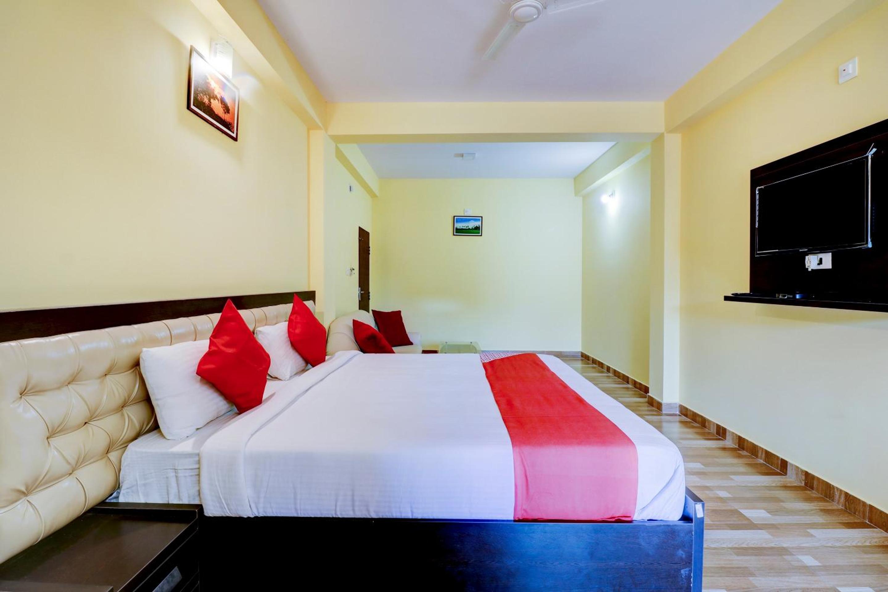 Suite - Photo 1