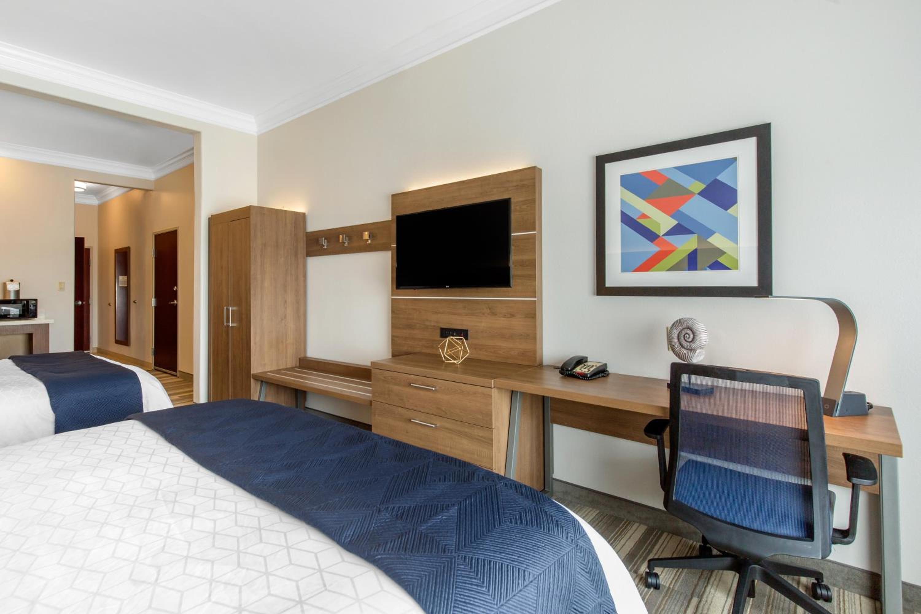 Standard Room with Two Queen Beds - Photo 6