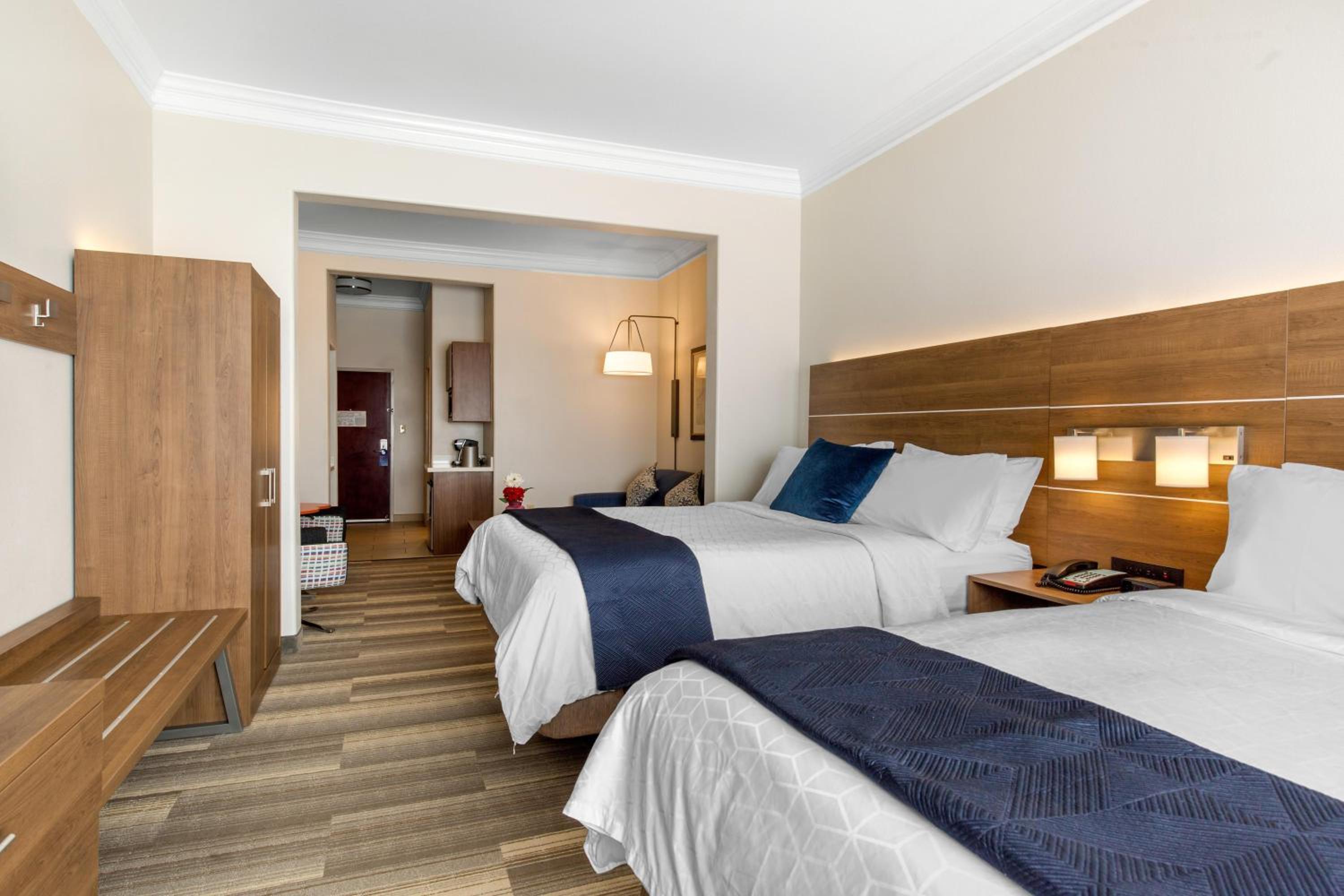 Queen Suite with Two Queen Beds - Photo 1