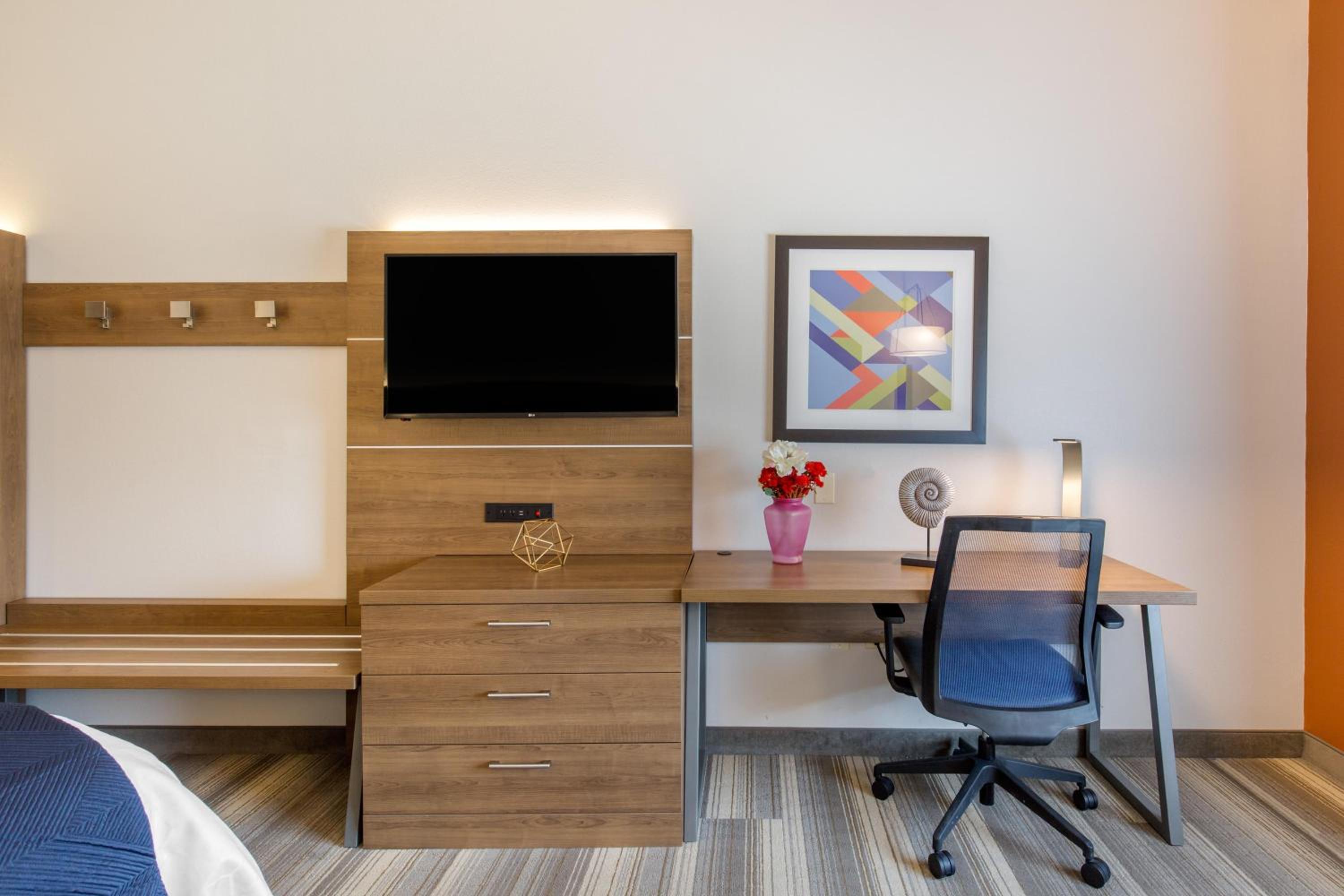 Standard King Room - Photo 2