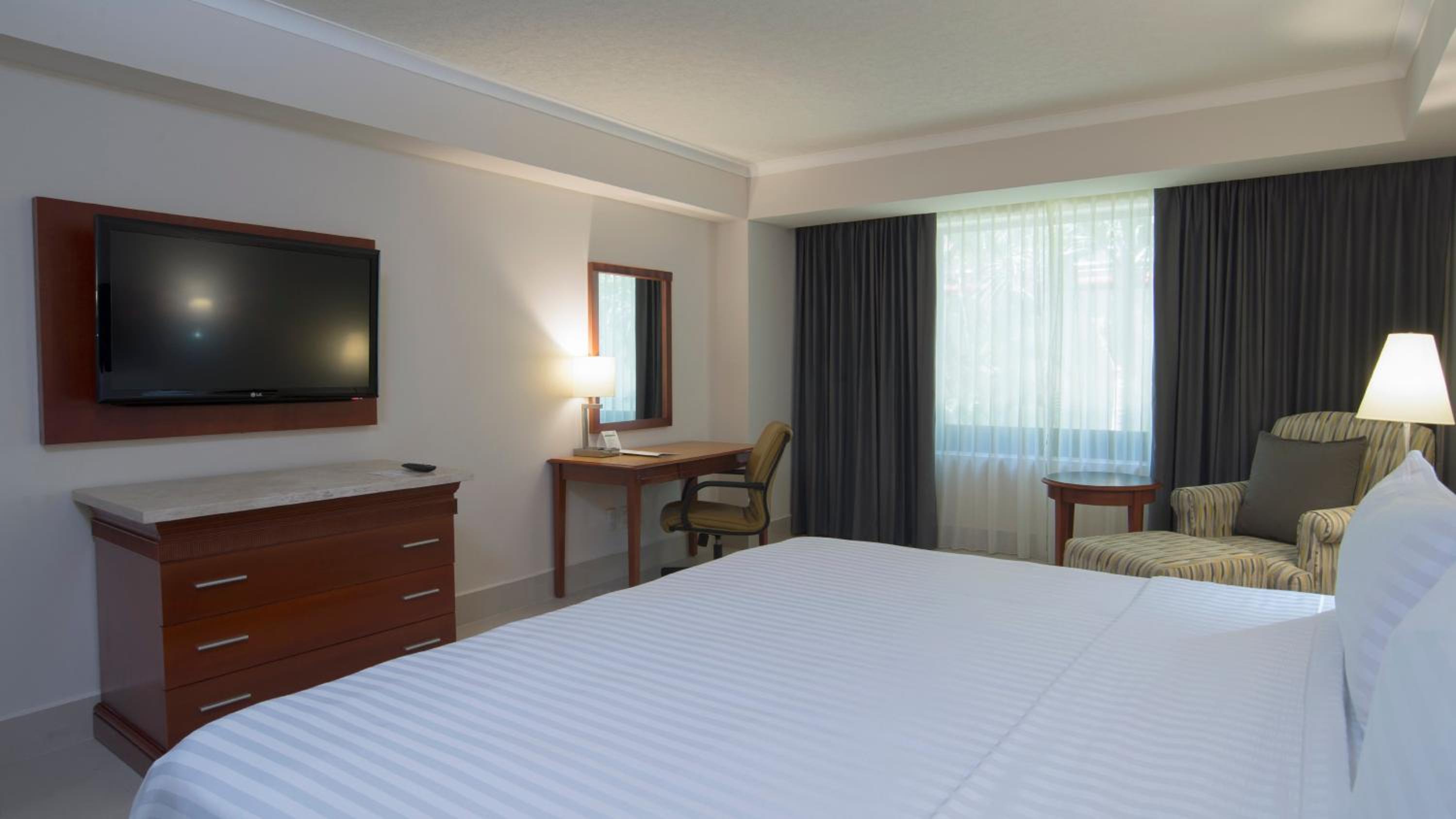 Standard King Room - Photo 3