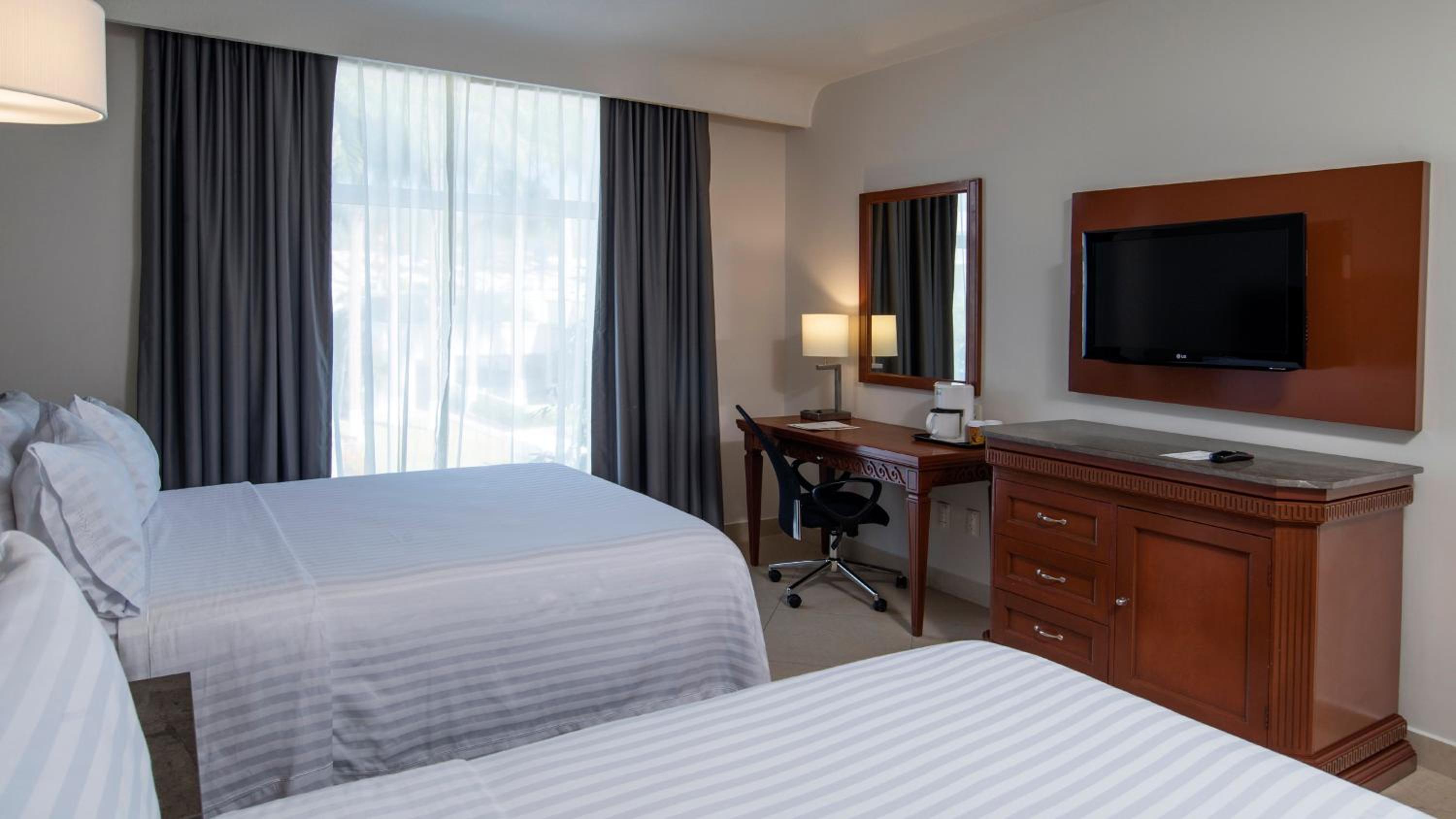 Standard Double Room with Two Double Beds - Photo 4
