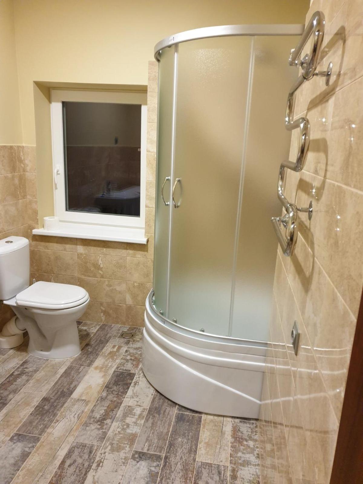 Double Room with Private Bathroom - Photo 11