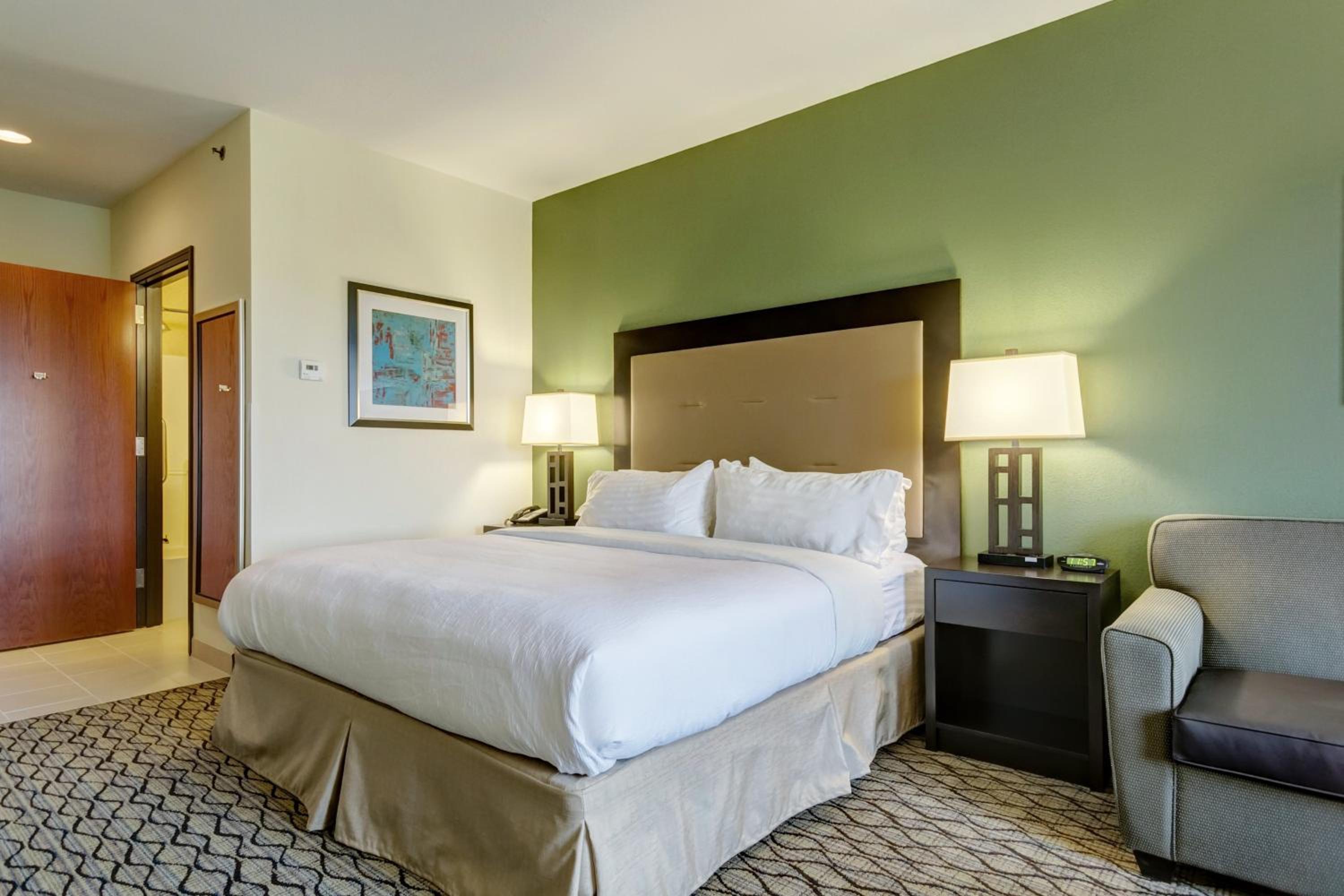 Standard King Room - Photo 2