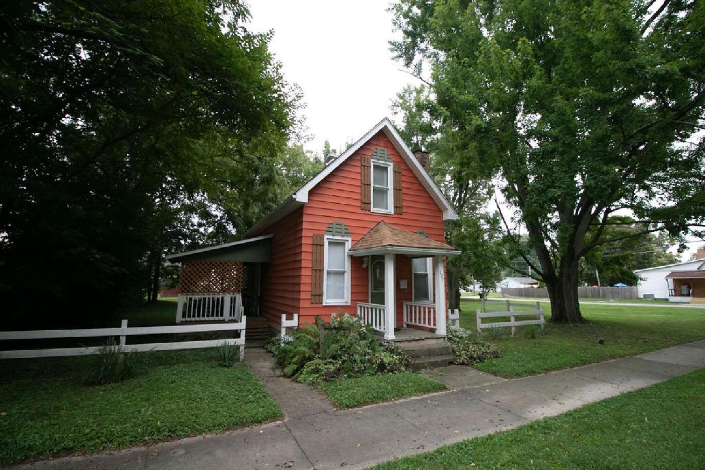 Two-Bedroom House - Photo 36