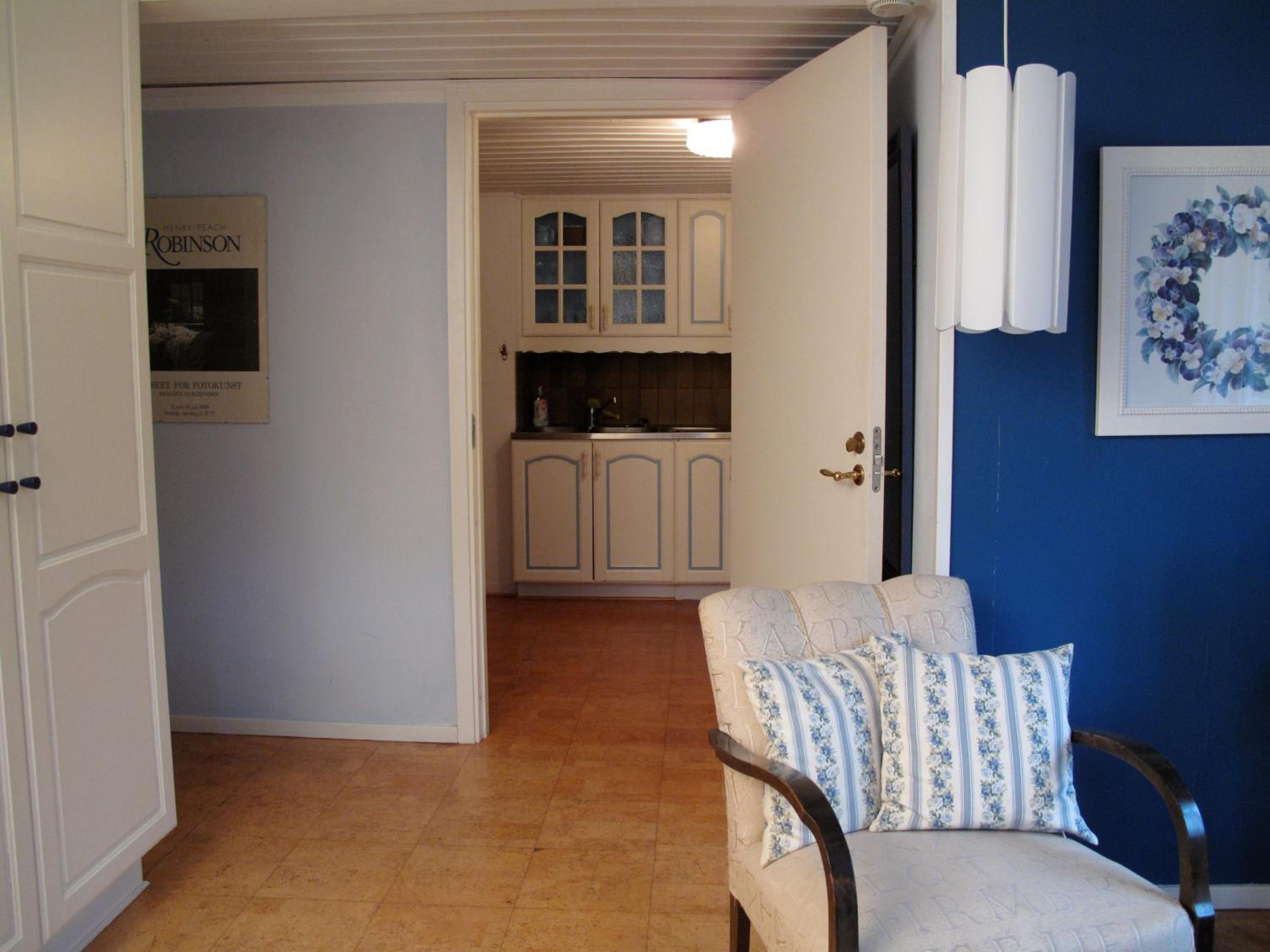 Studio with Kitchen - Photo 3
