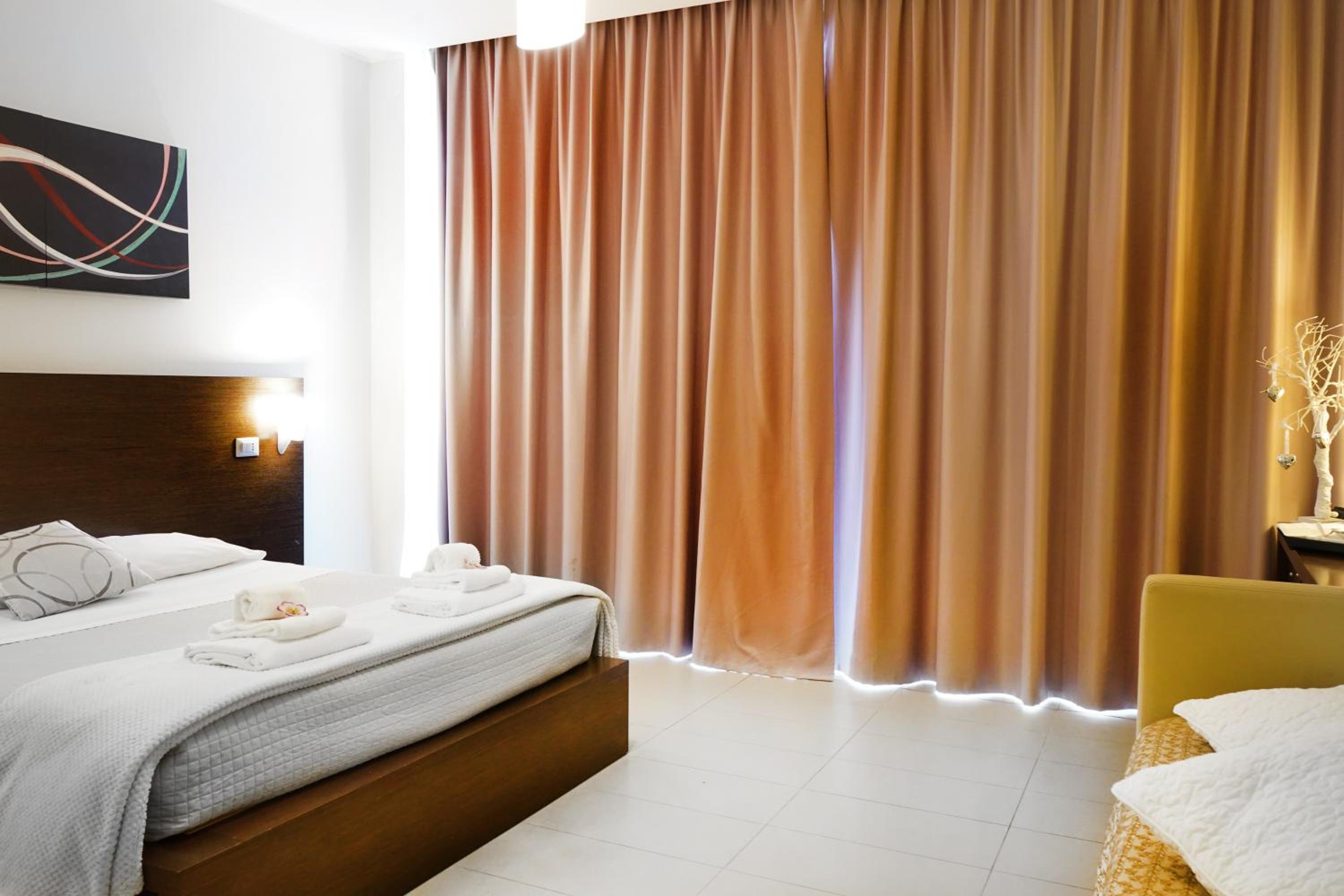 Junior Suite with Terrace and Sea View - Photo 23
