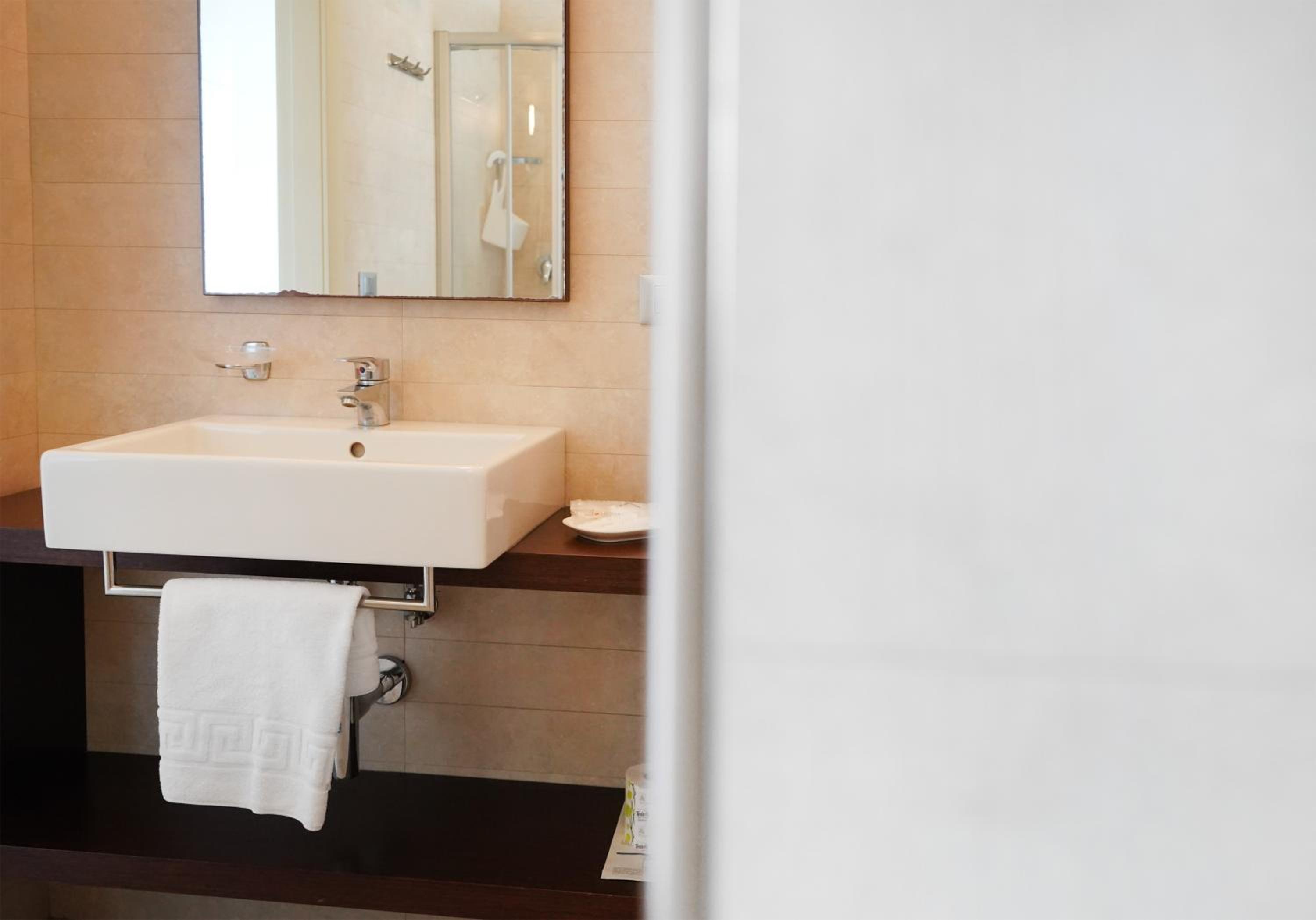 Junior Suite with Terrace and Sea View - Photo 28
