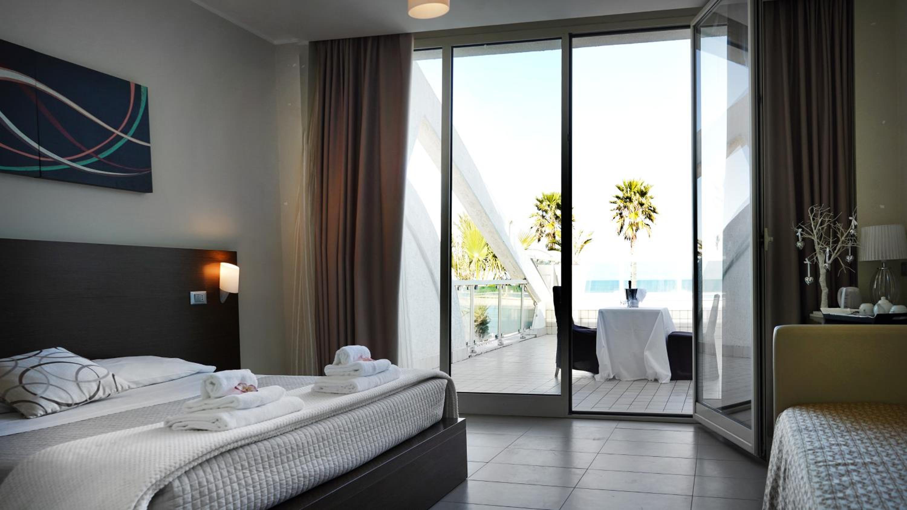 Junior Suite with Terrace and Sea View - Photo 7