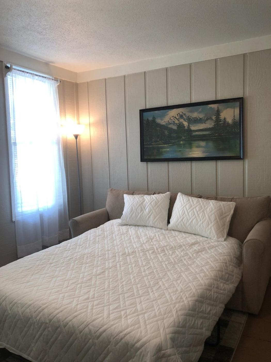 Two-Bedroom House - Photo 16