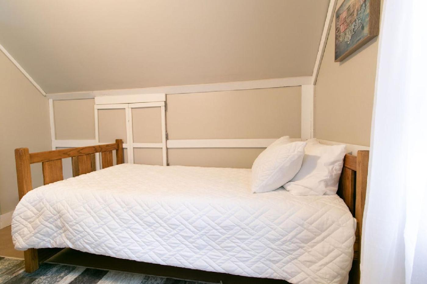 Two-Bedroom House - Photo 20