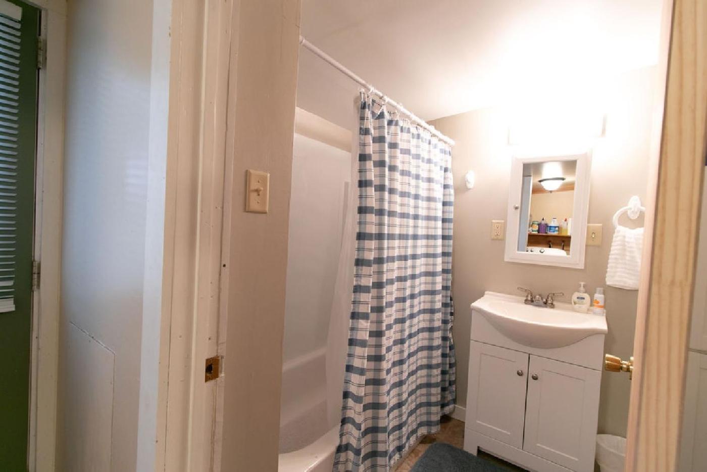 Two-Bedroom House - Photo 24