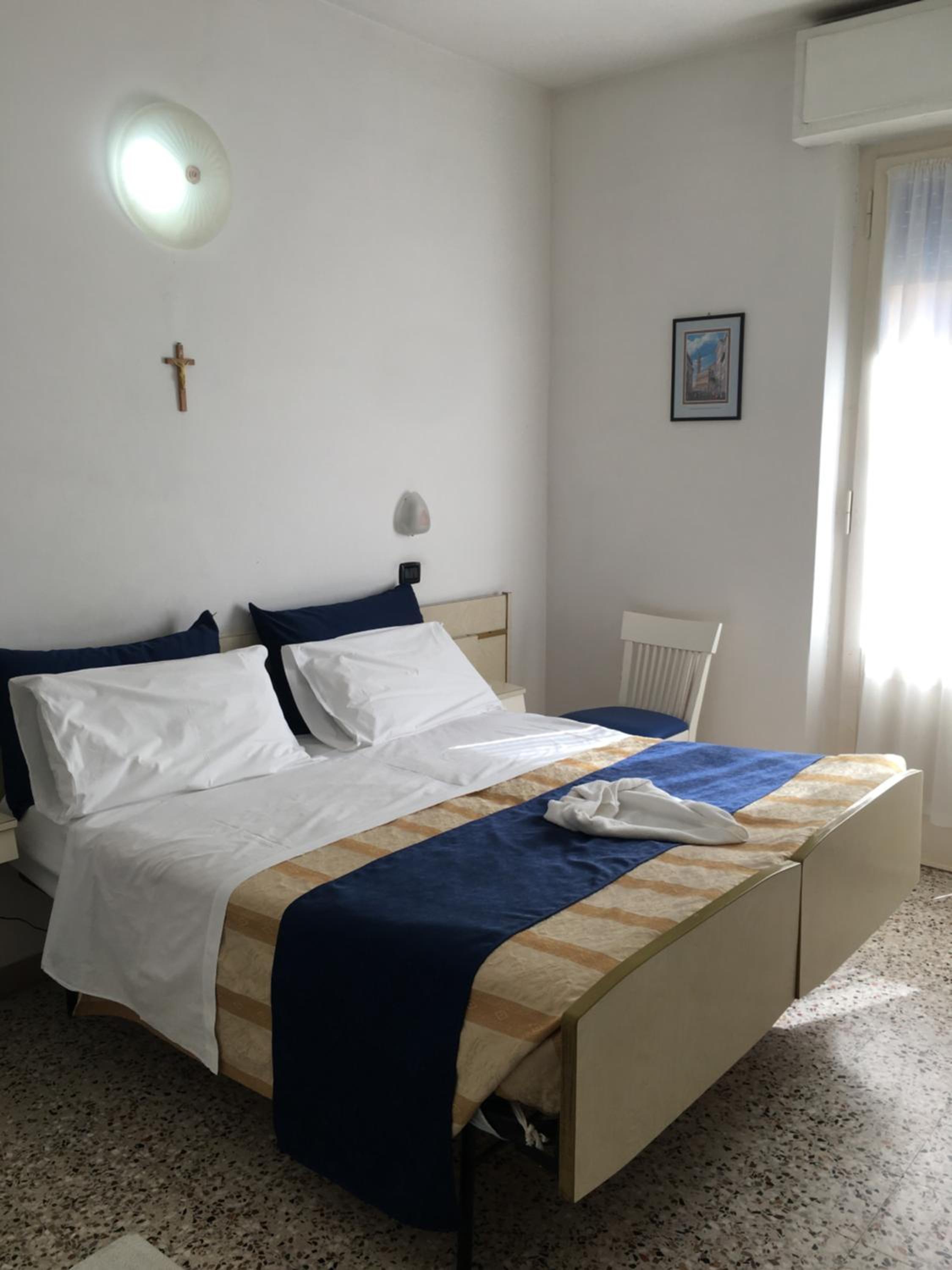 Double Room - Photo 6
