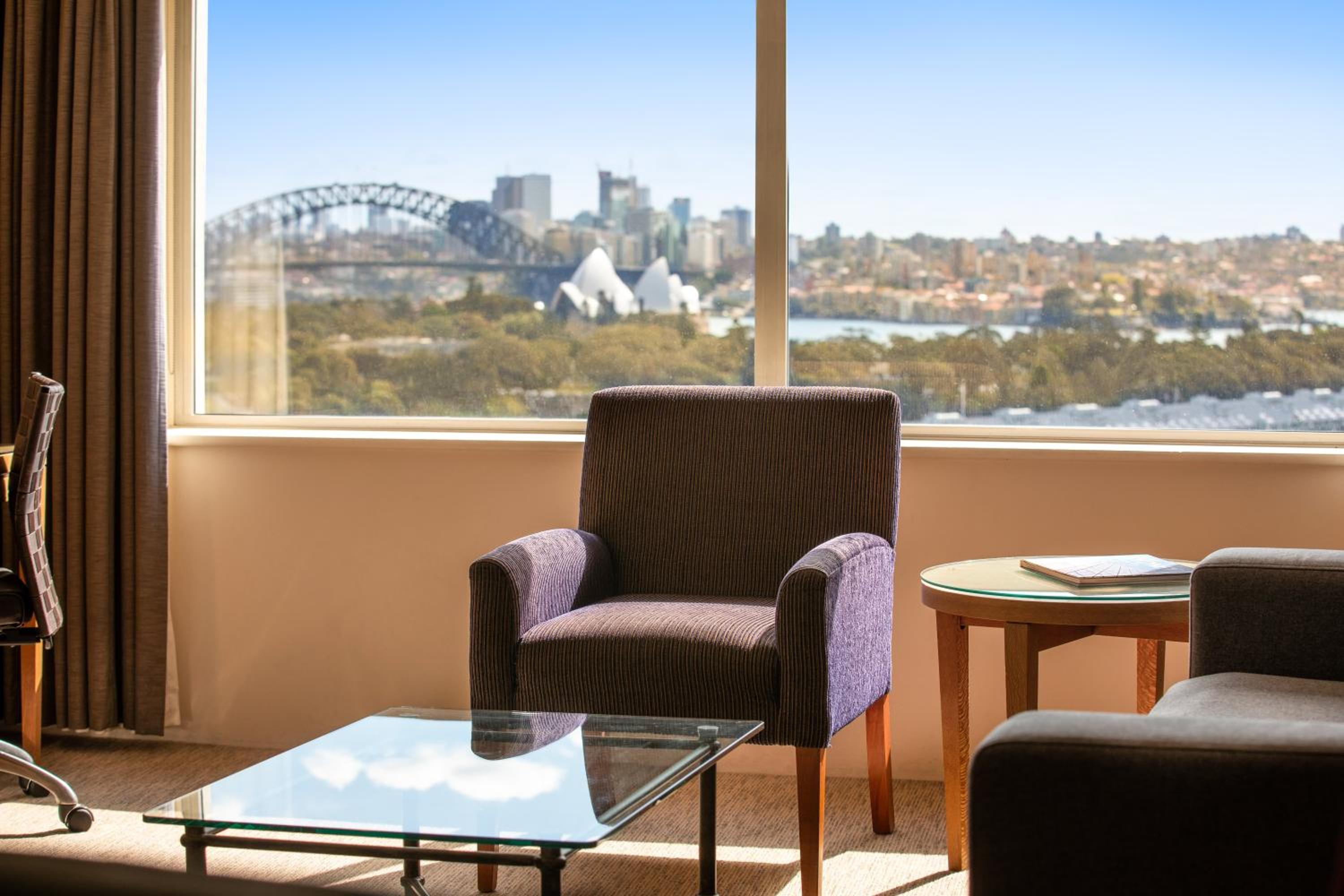 One-Bedroom King Suite with Harbor View thumbnail 5