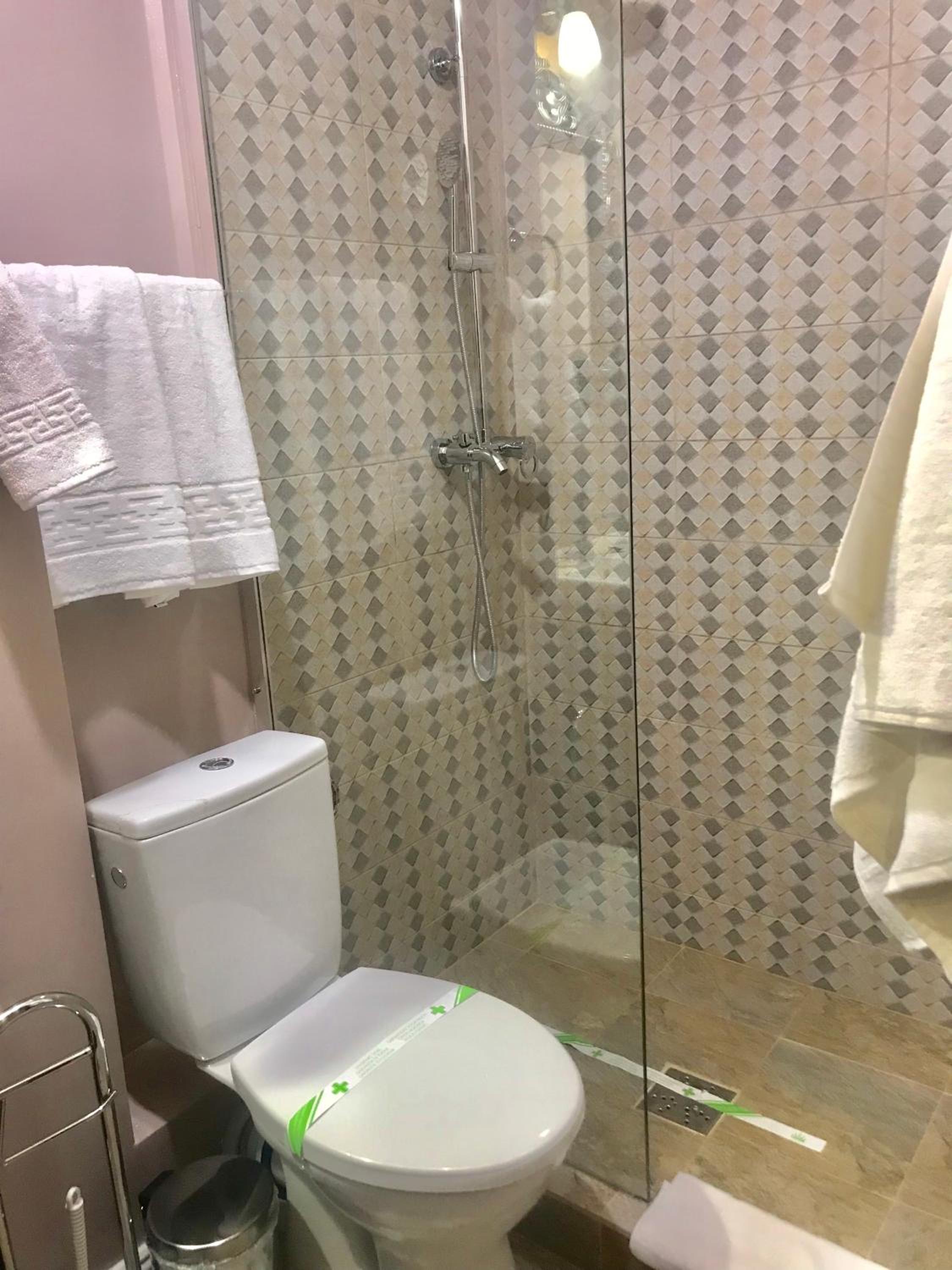 Deluxe Double Room - Photo 9
