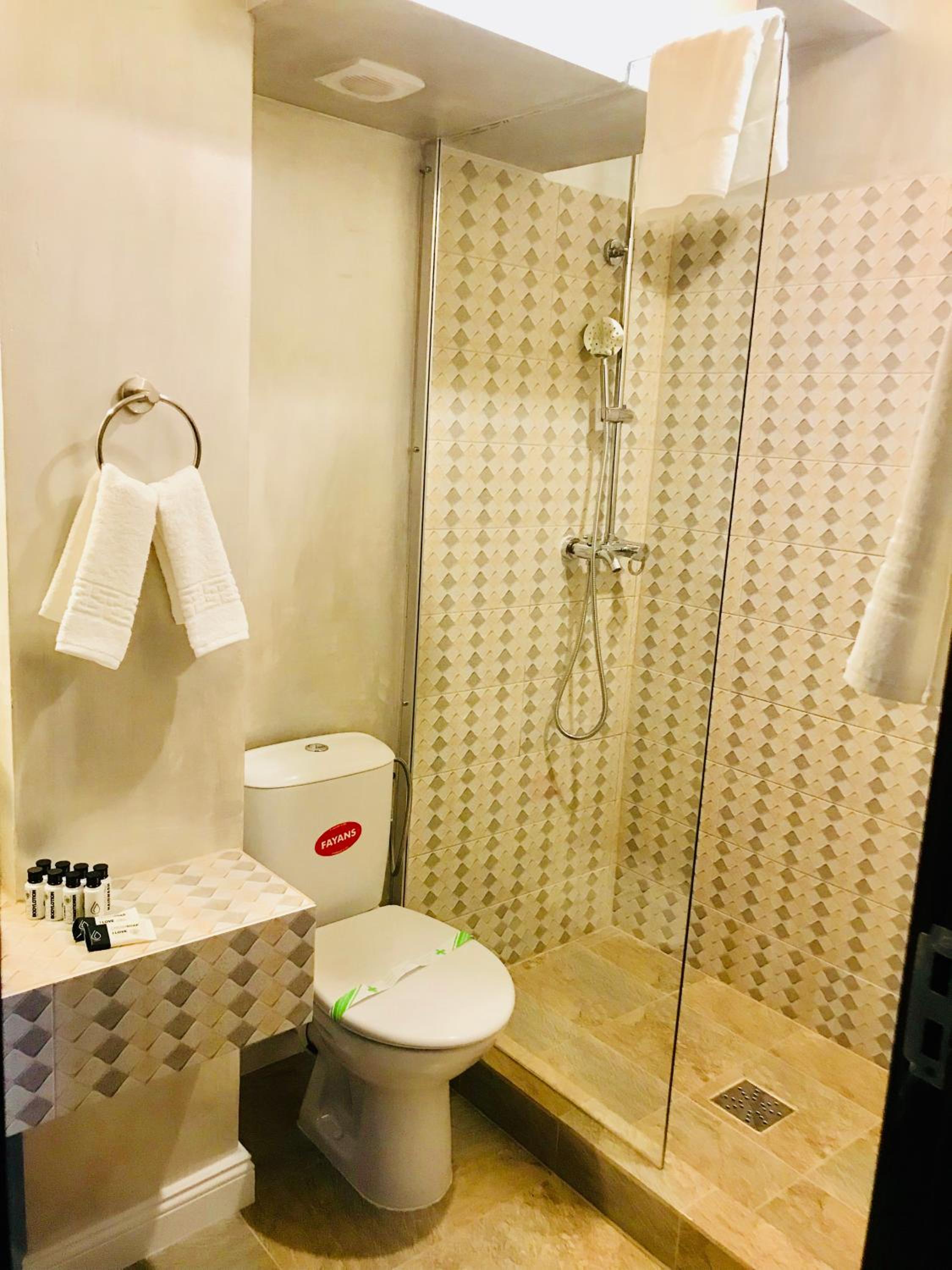 Deluxe Double Room - Photo 11