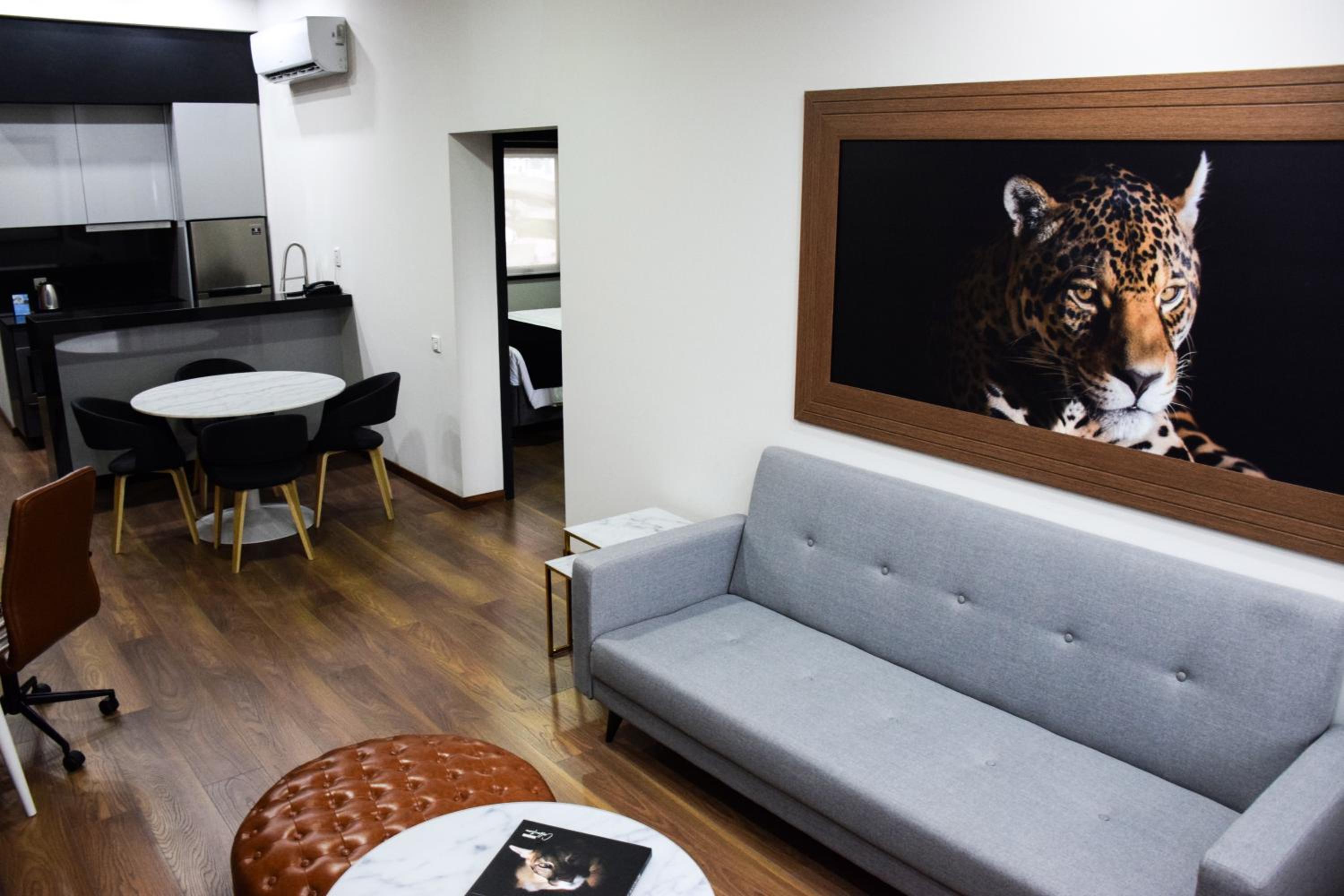 Superior Two-Bedroom Apartment - Non-Smoking - Photo 1