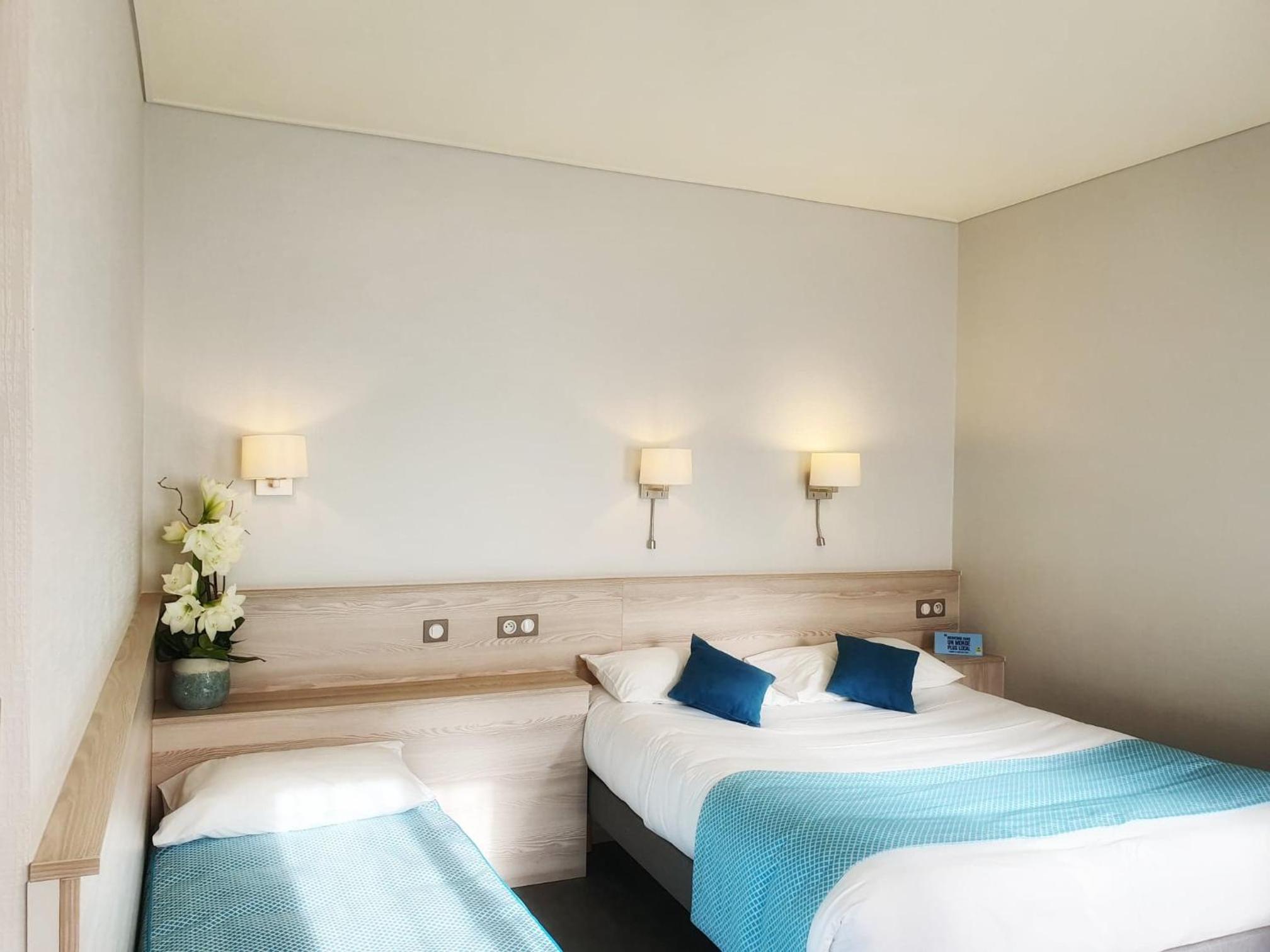 Triple Room (2 Adults + 1 Child) photo 1