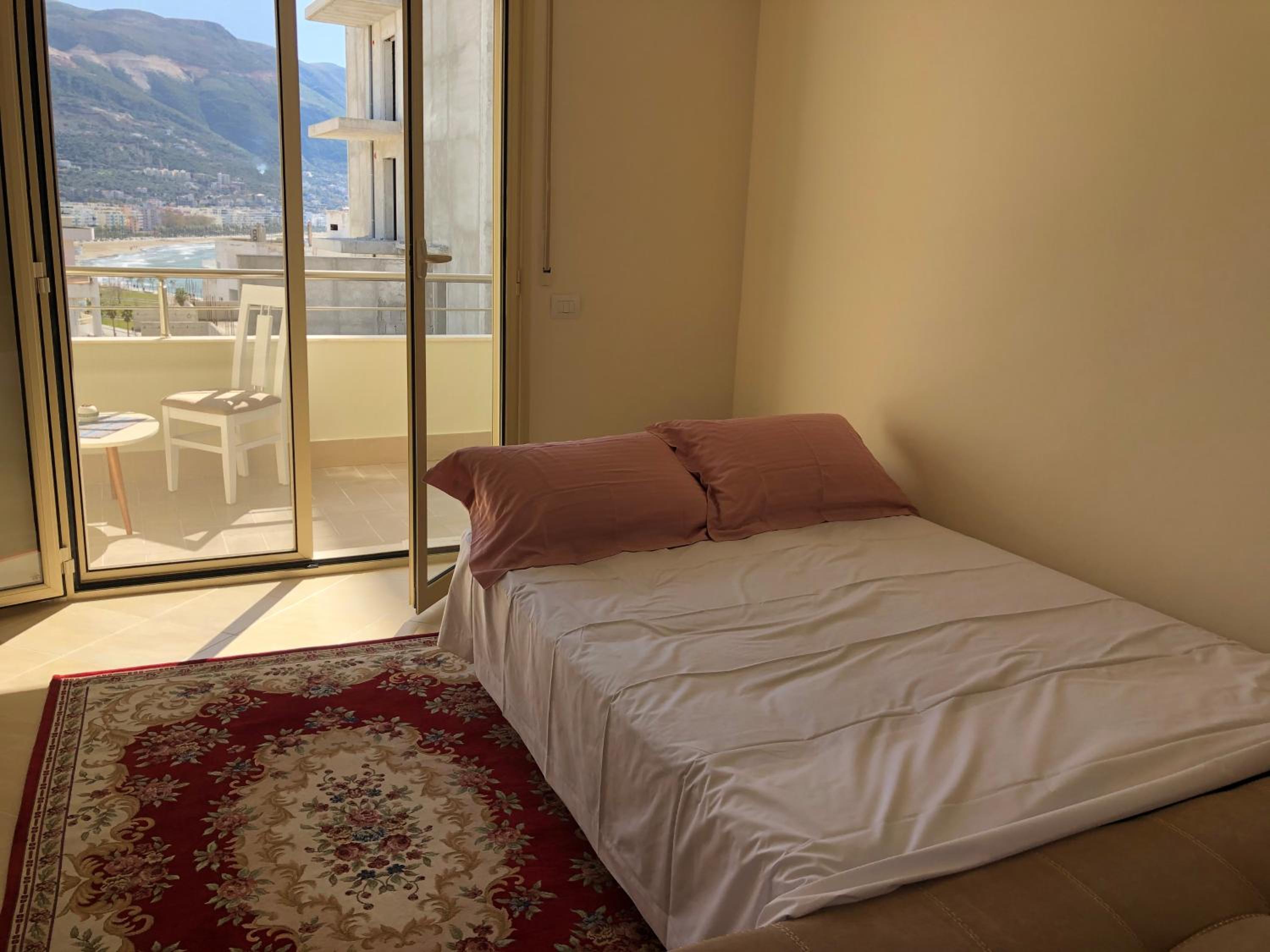 One-Bedroom Apartment - City View