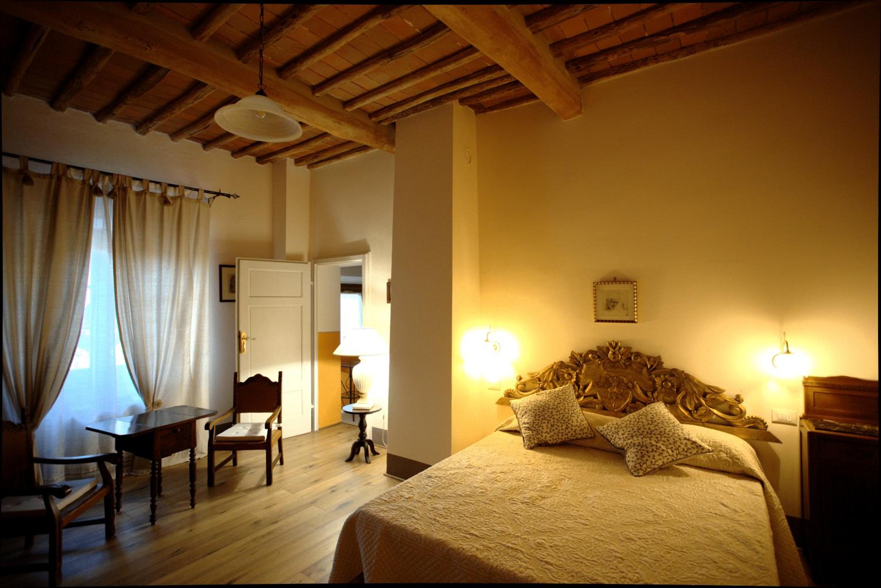 Deluxe Double Room with Extra Bed photo 3