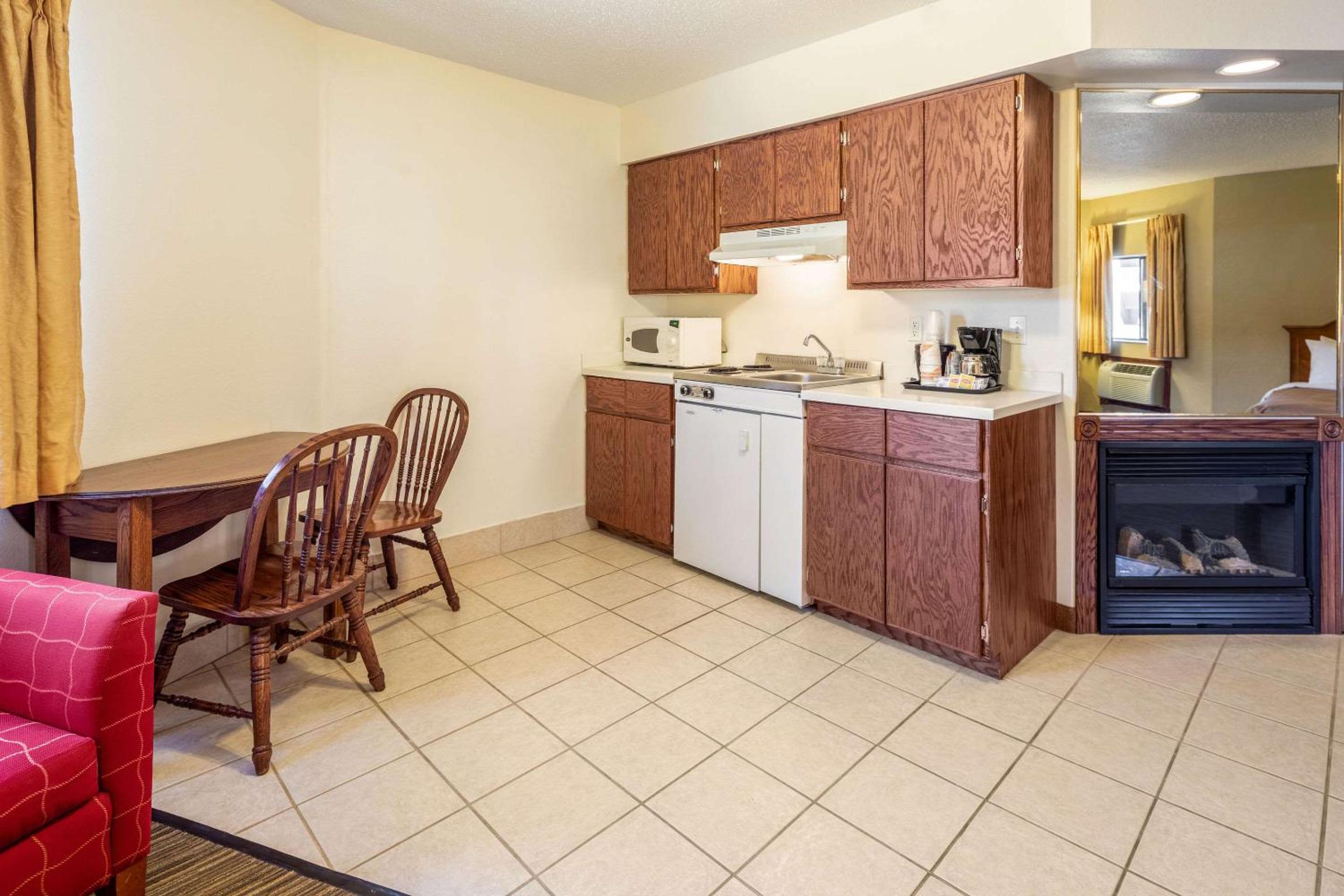 Superior Efficiency Family Suite - Non Smoking - Photo 4