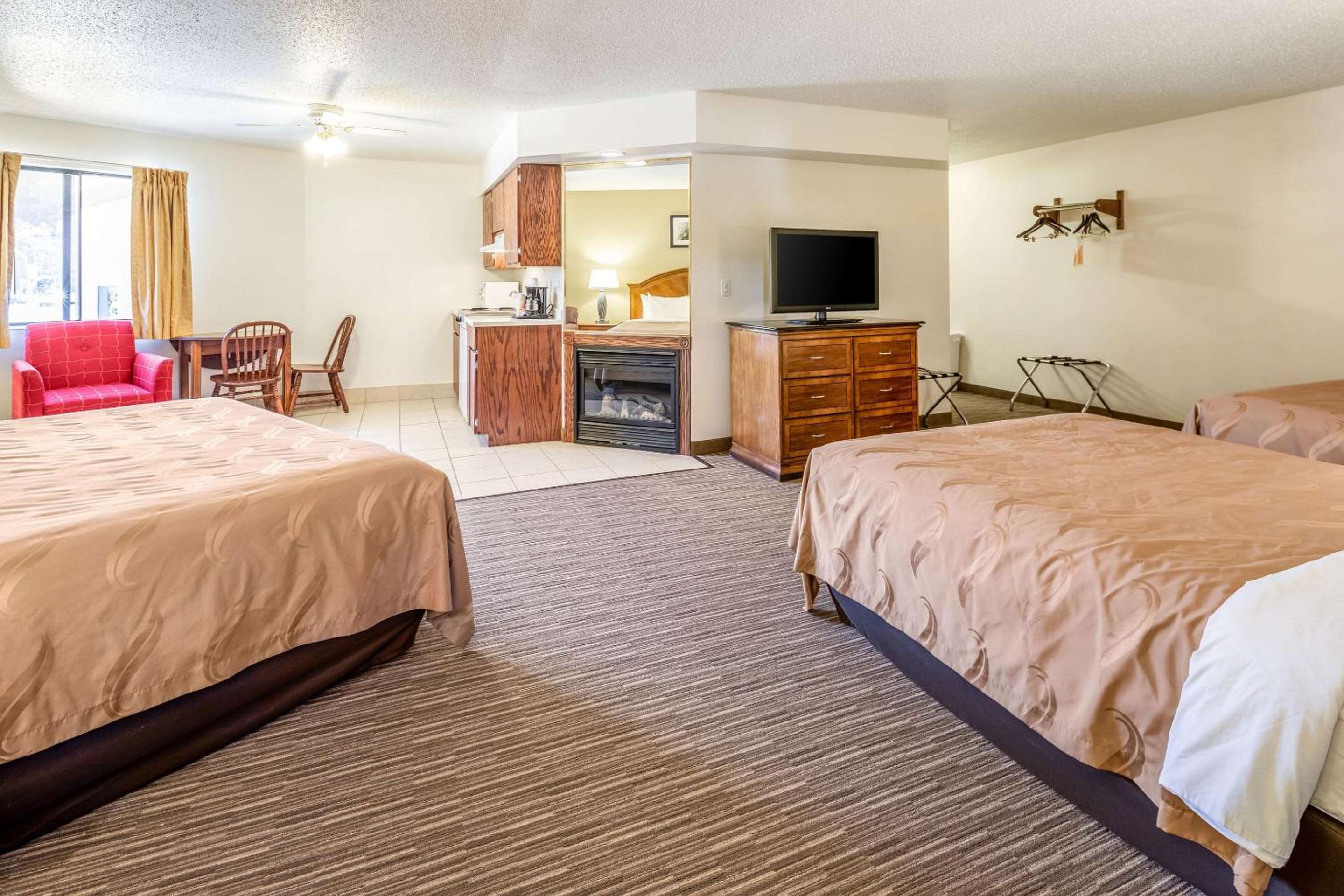 Superior Efficiency Family Suite - Non Smoking - Photo 3